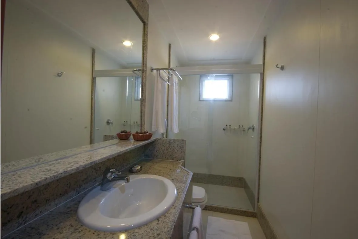 Shower in Hotel Atlântico Business Centro