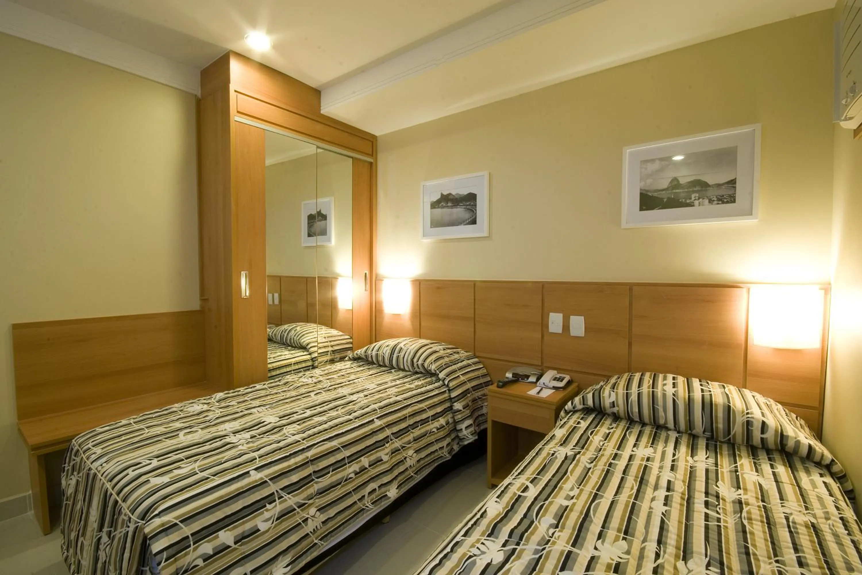 Photo of the whole room, Bed in Hotel Atlântico Business Centro
