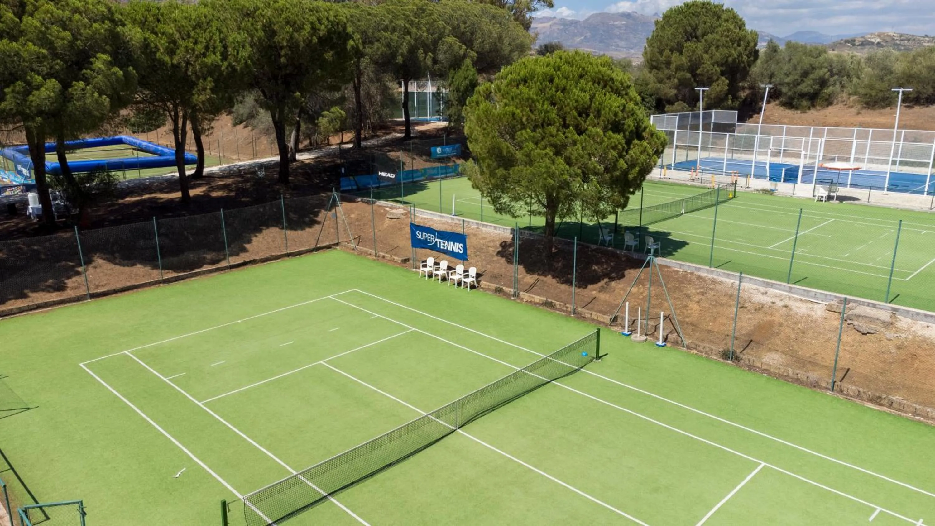 Tennis court in Mangia's Torre Del Barone Resort & SPA