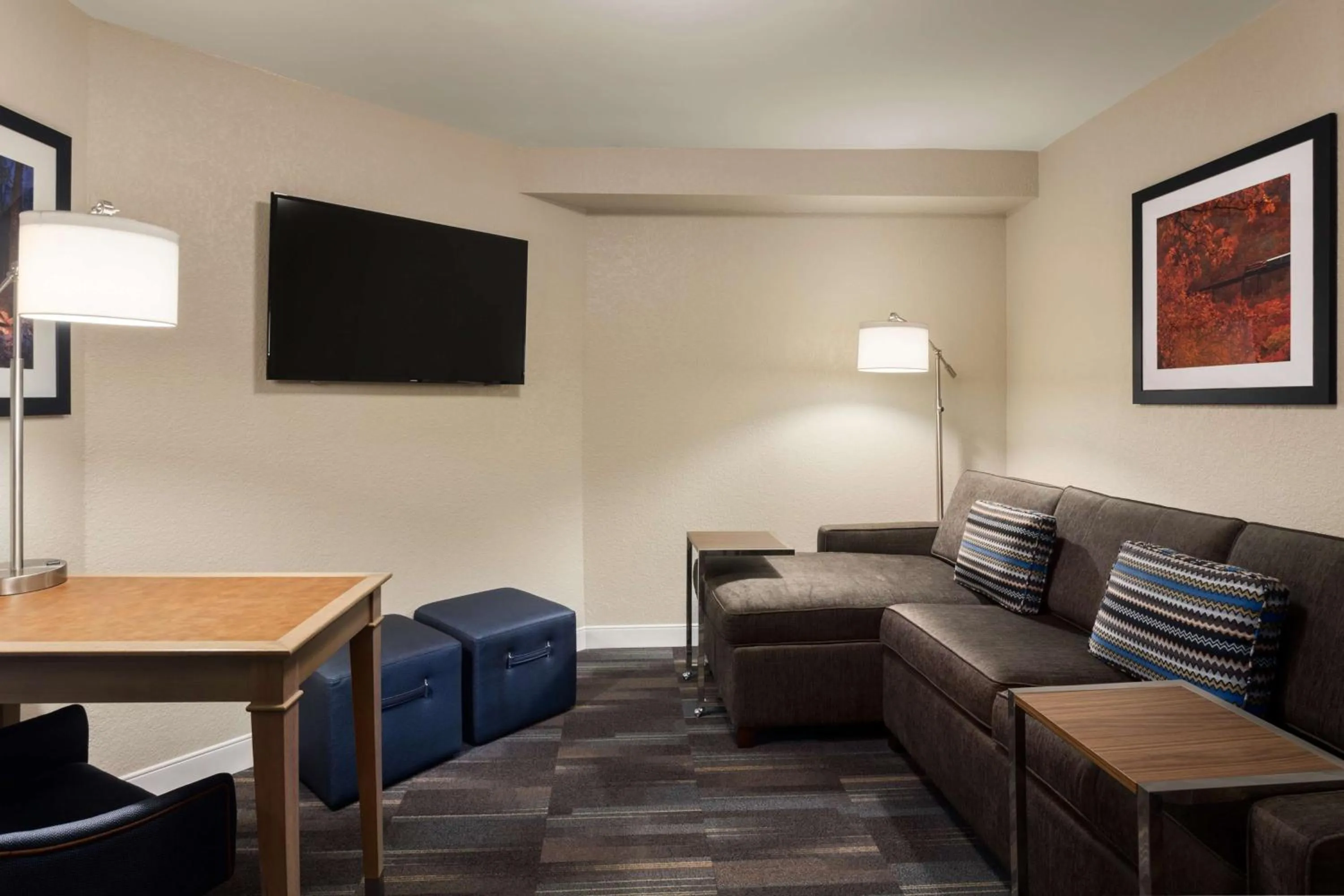 Bedroom in Hampton Inn by Hilton Fort Smith