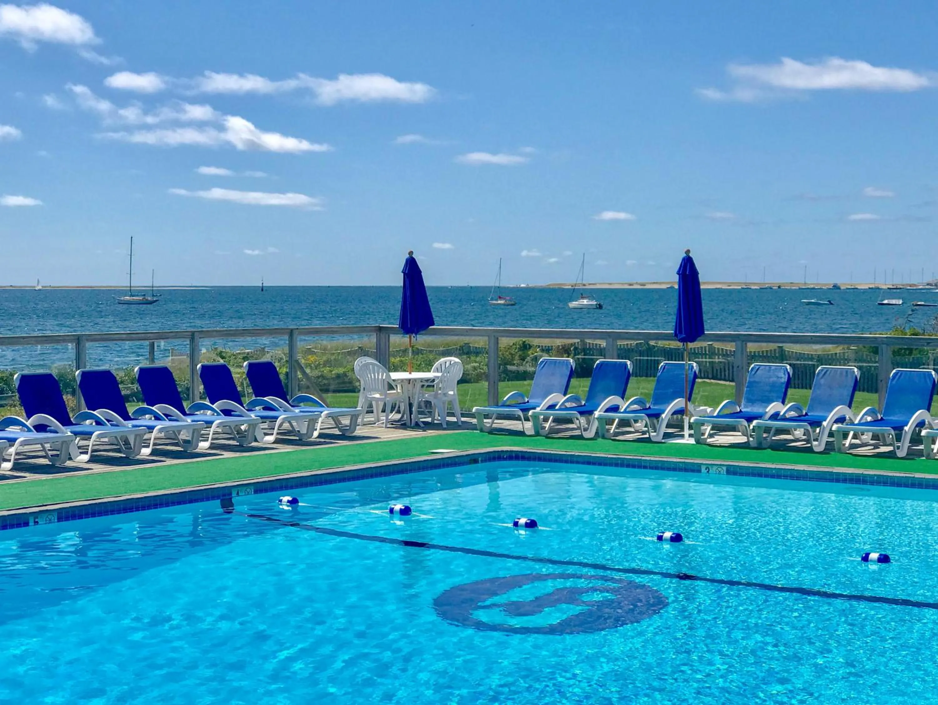 Swimming pool in Green Harbor Resort