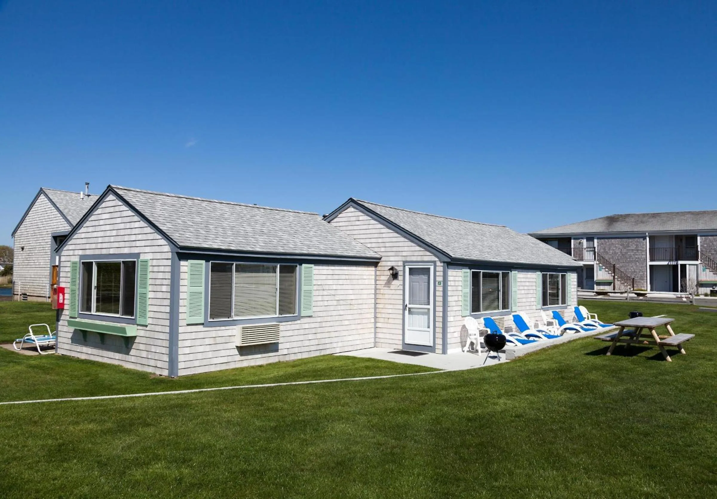 Property building in Green Harbor Resort