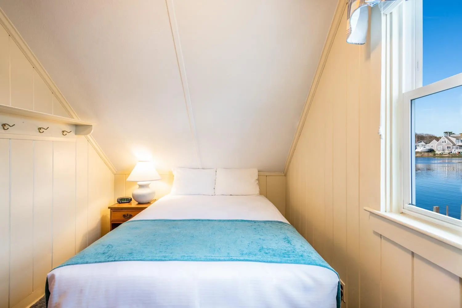 Bedroom, Bed in Green Harbor Resort