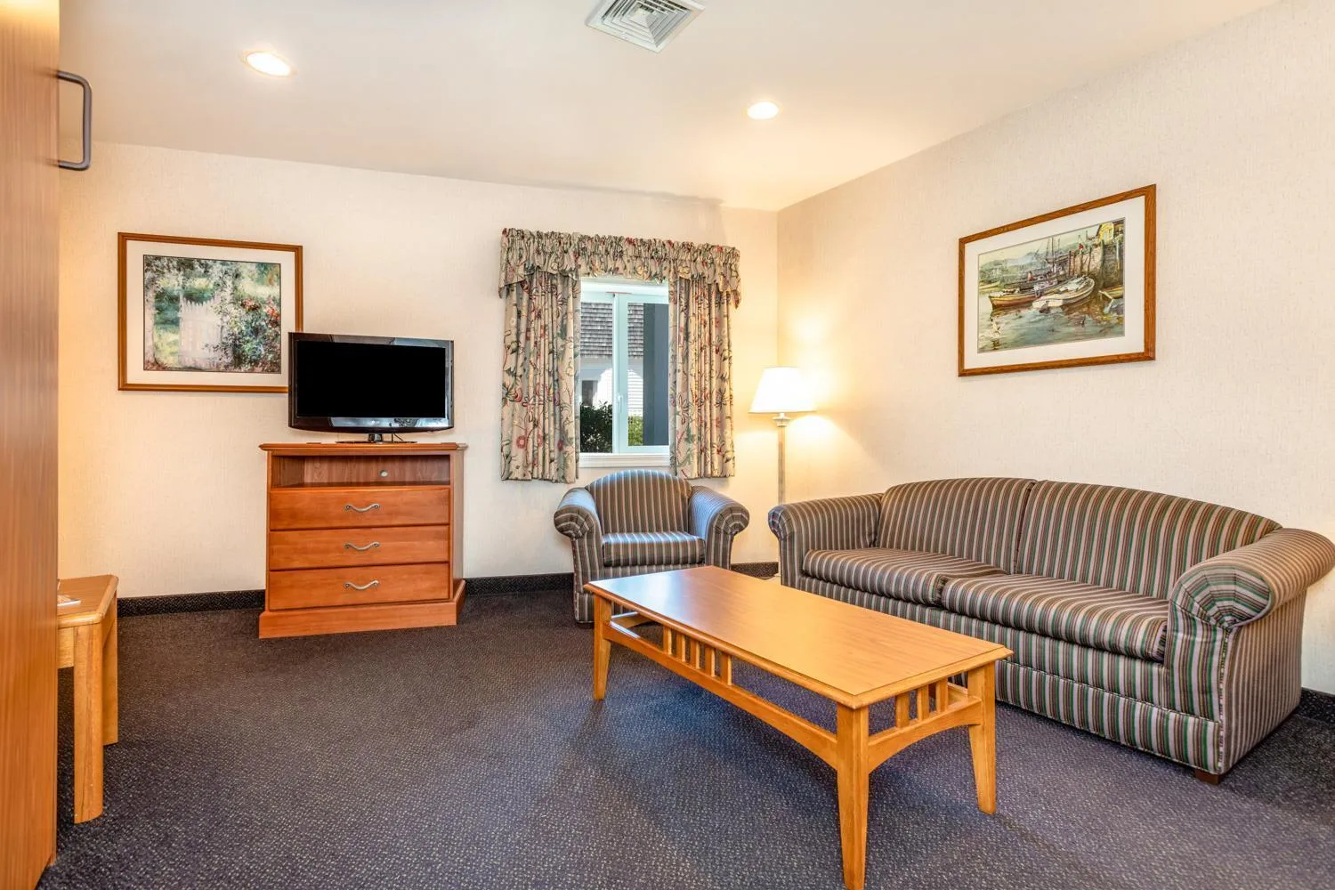 Bedroom in Green Harbor Resort