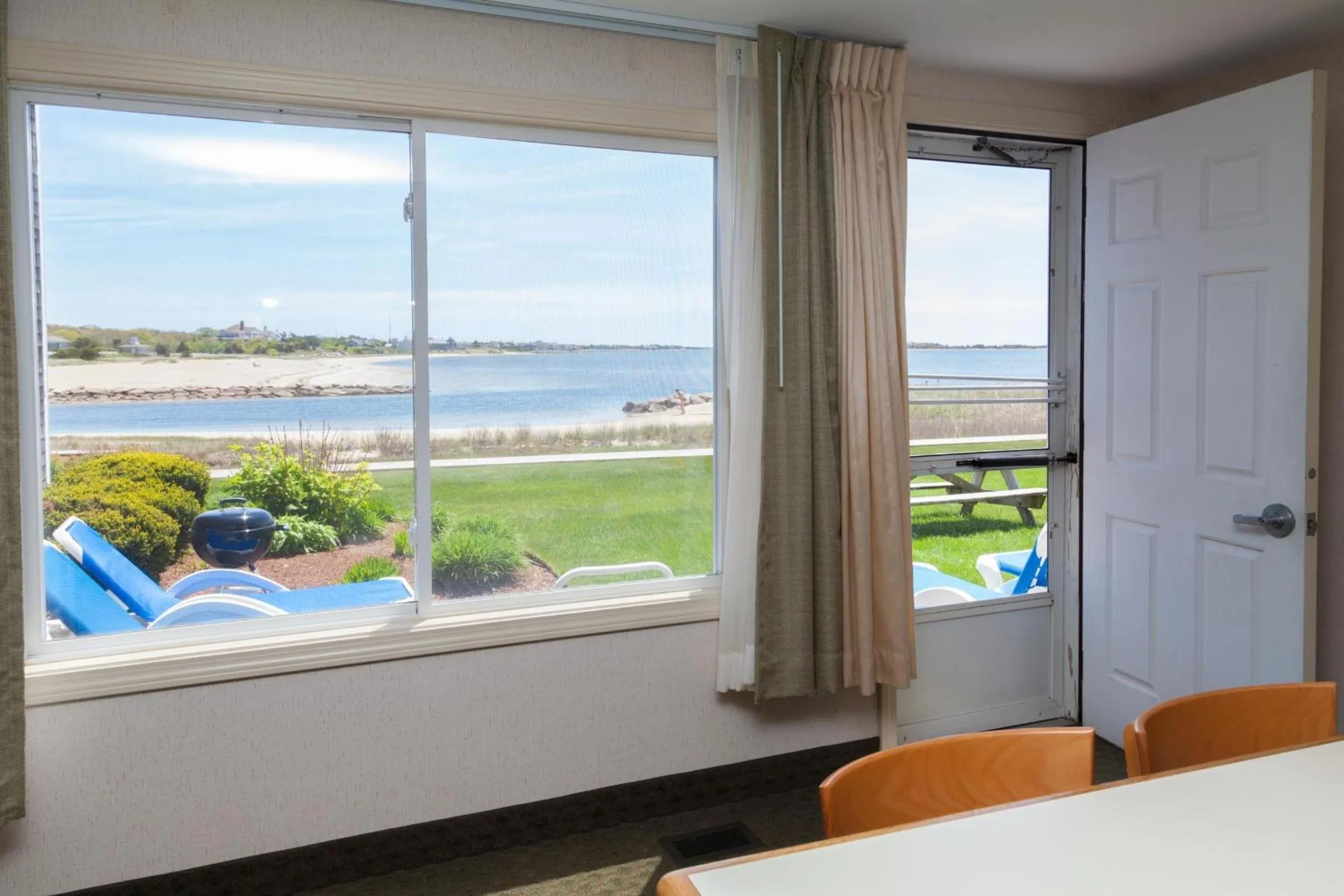 Photo of the whole room in Green Harbor Resort