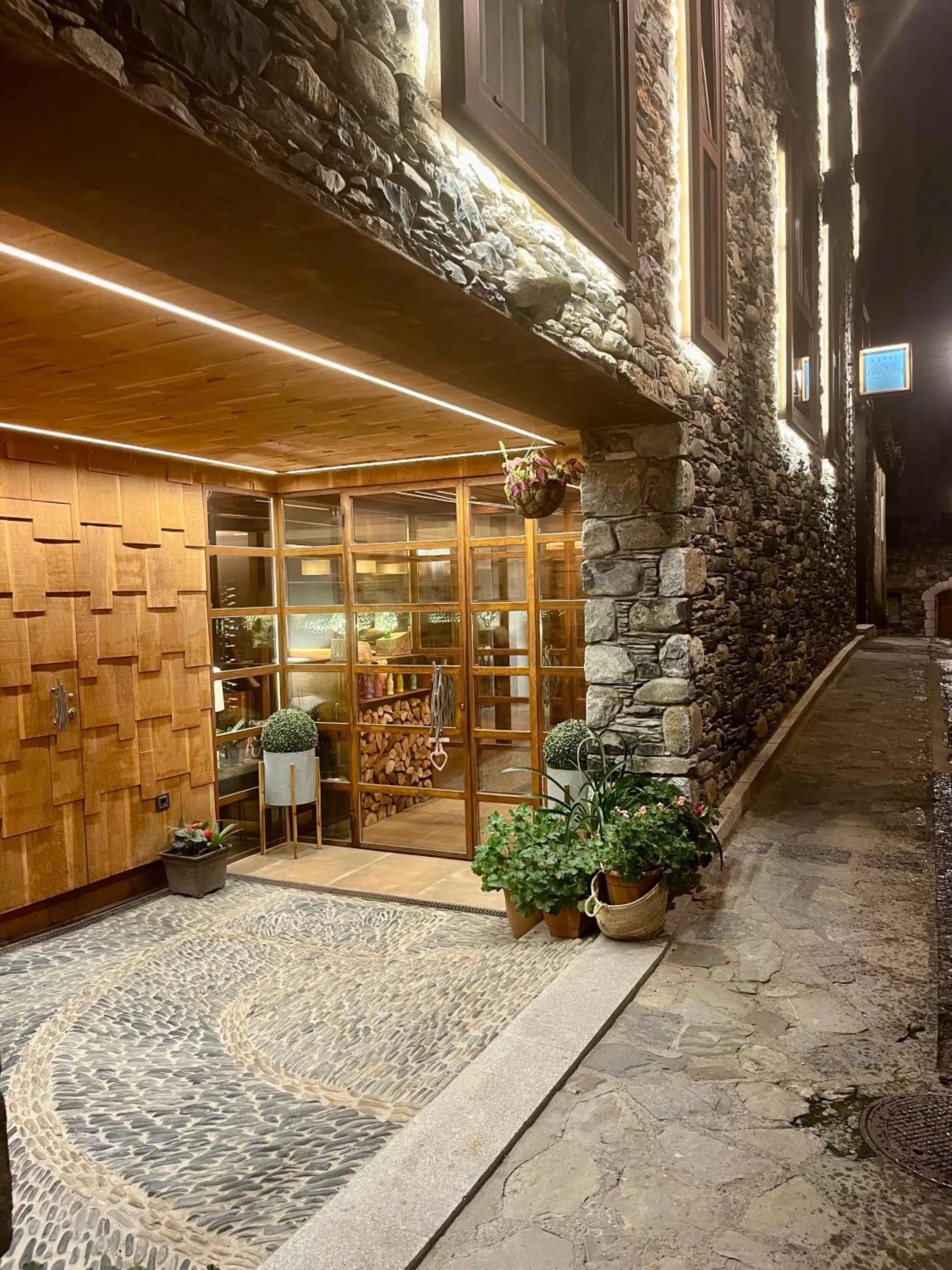 Property building in Hotel Boutique La Neu