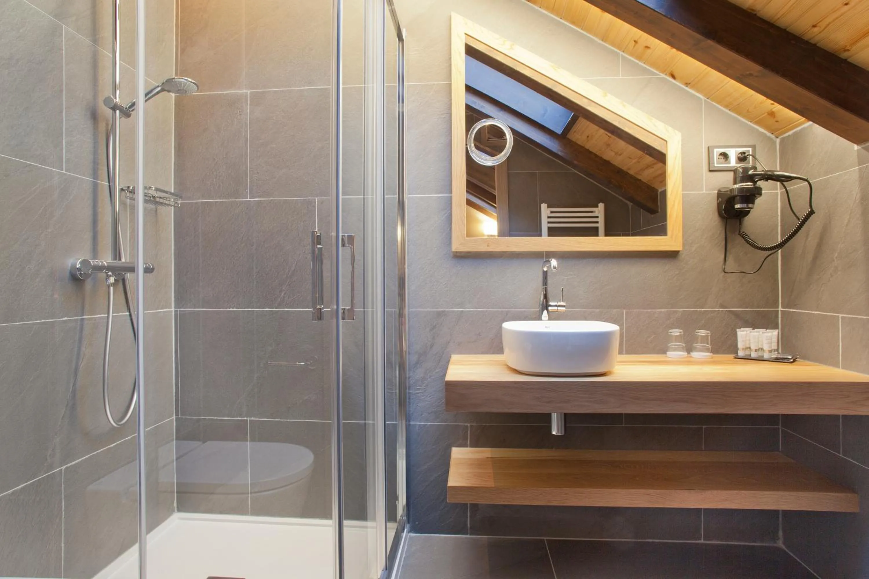 Shower in Hotel Boutique La Neu
