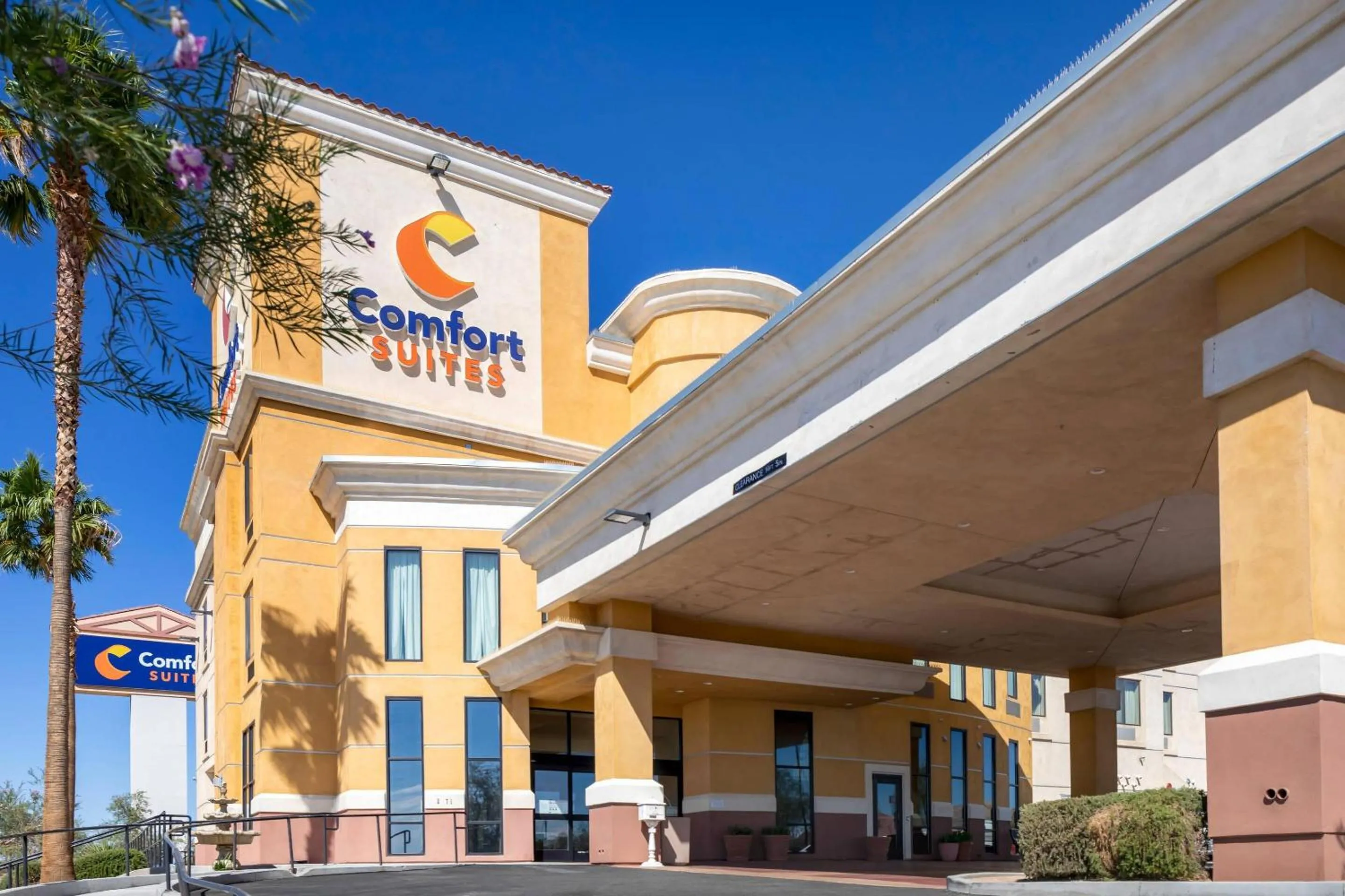 Property building in Comfort Suites Barstow near I-15