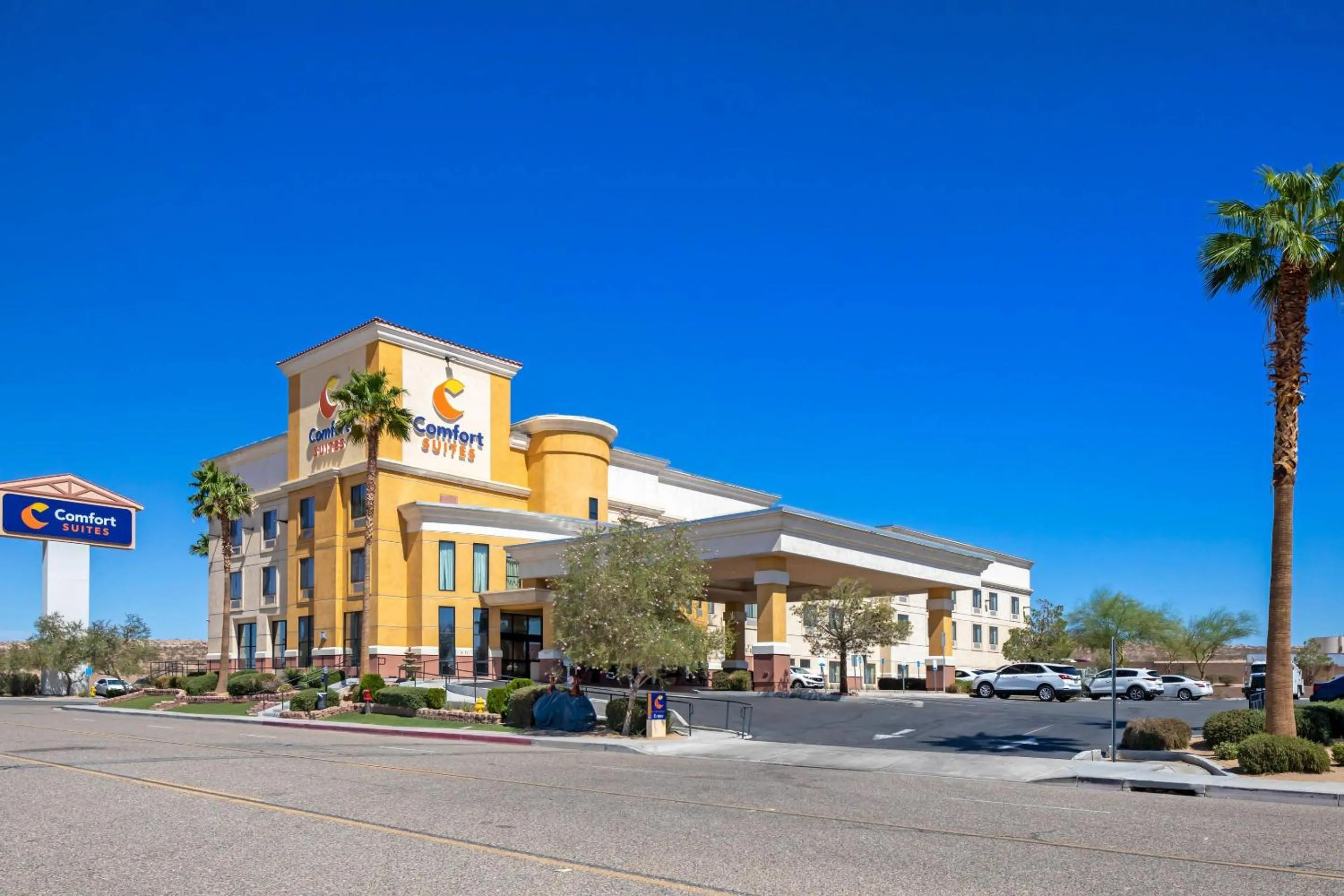 Property building in Comfort Suites Barstow near I-15