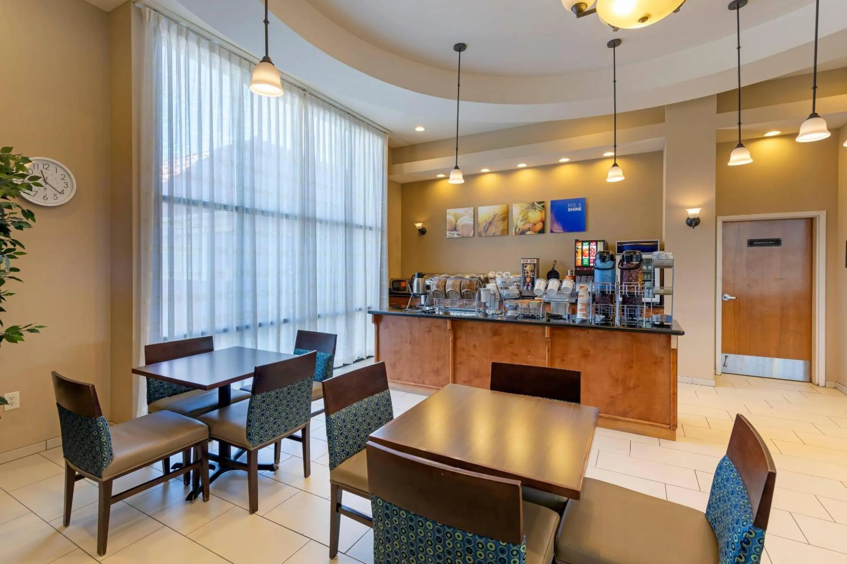 Breakfast in Comfort Suites Barstow near I-15