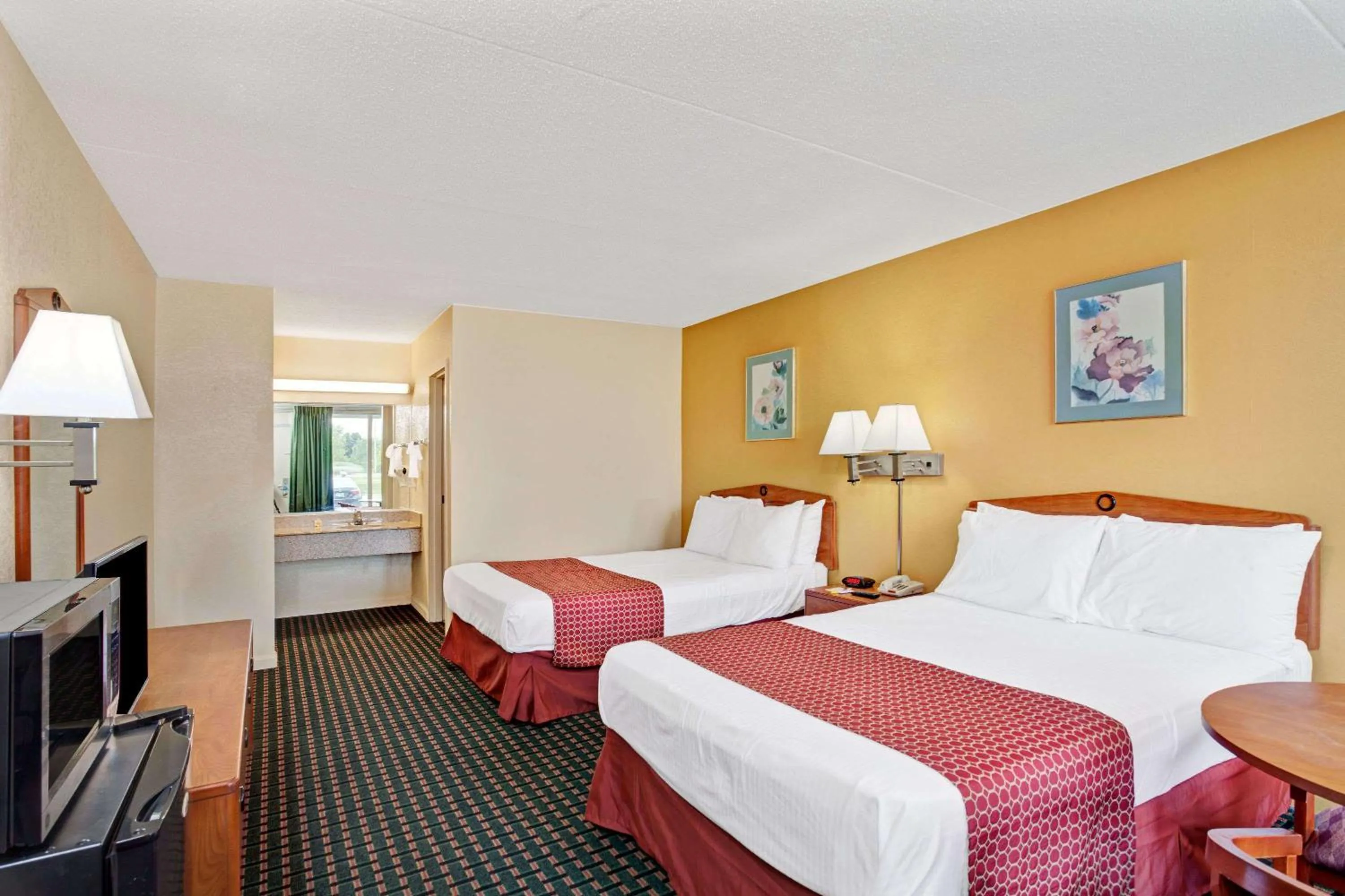 Photo of the whole room, Bed in Days Inn by Wyndham Clarksville TN