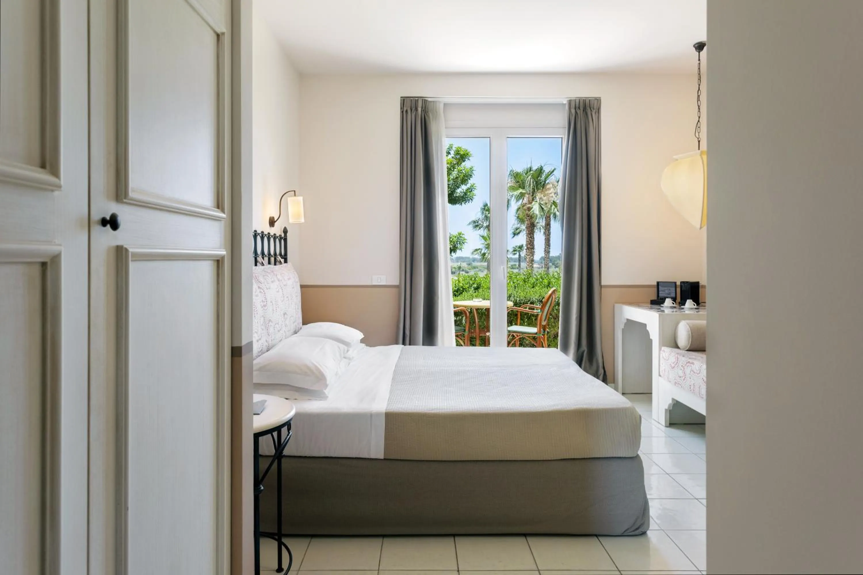 Bedroom, Bed in Mangia's Selinunte Resort