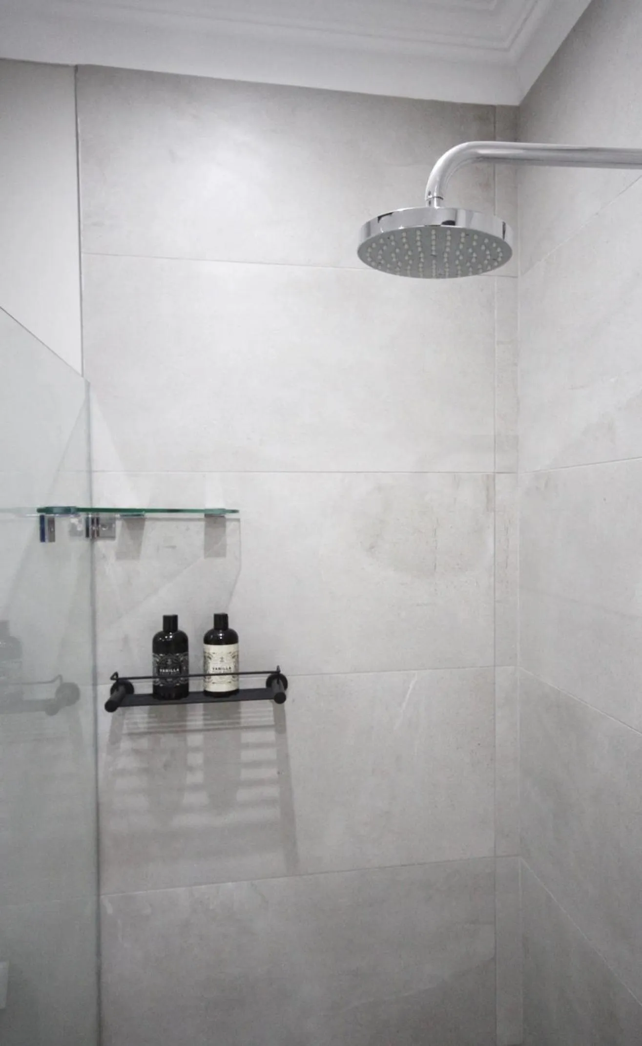 Bathroom in Curry's Post Bed & Breakfast