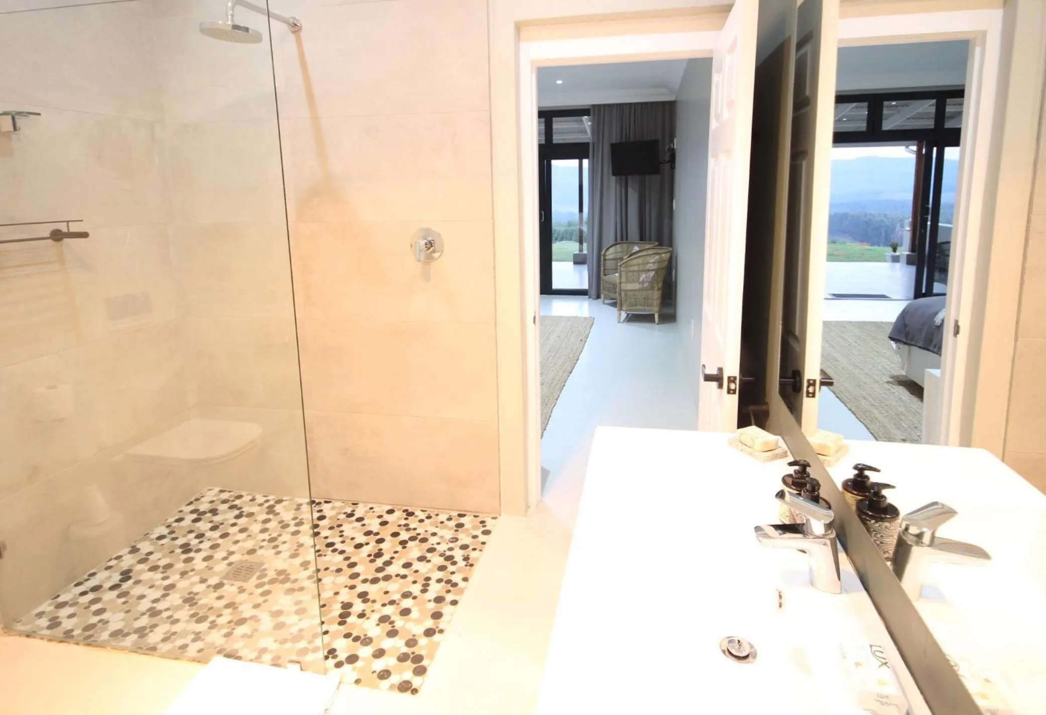 Bathroom in Curry's Post Bed & Breakfast