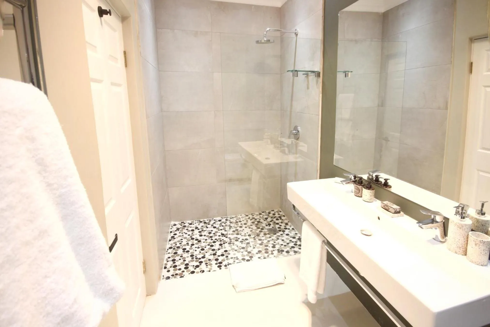 Bathroom in Curry's Post Bed & Breakfast