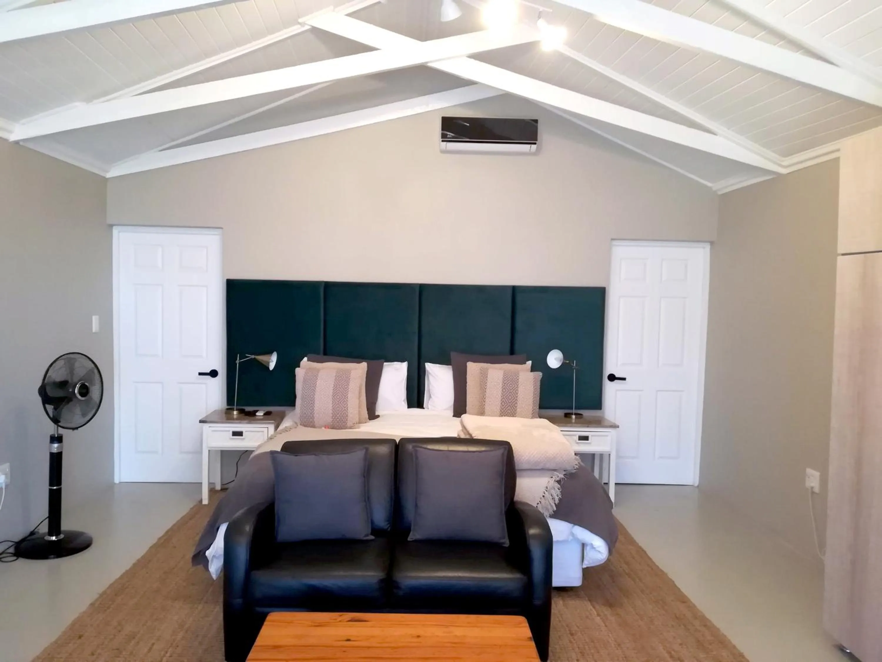 Bathroom in Curry's Post Bed & Breakfast