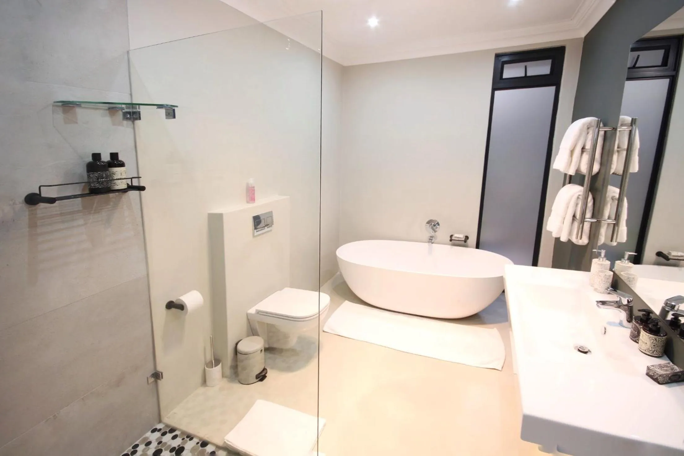 Bathroom in Curry's Post Bed & Breakfast