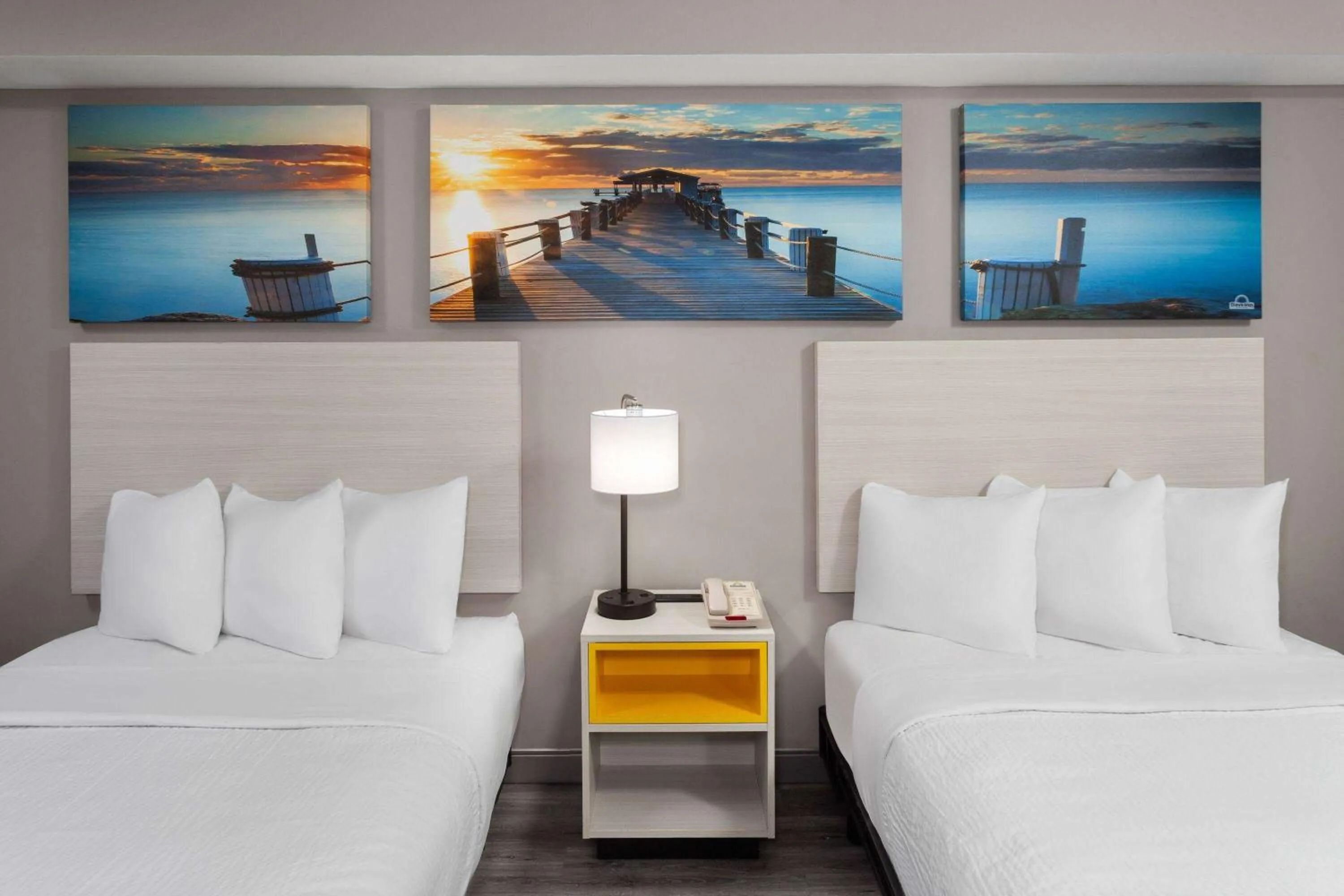 Photo of the whole room, Bed in Days-Inn by Wyndham Baltimore Northwest