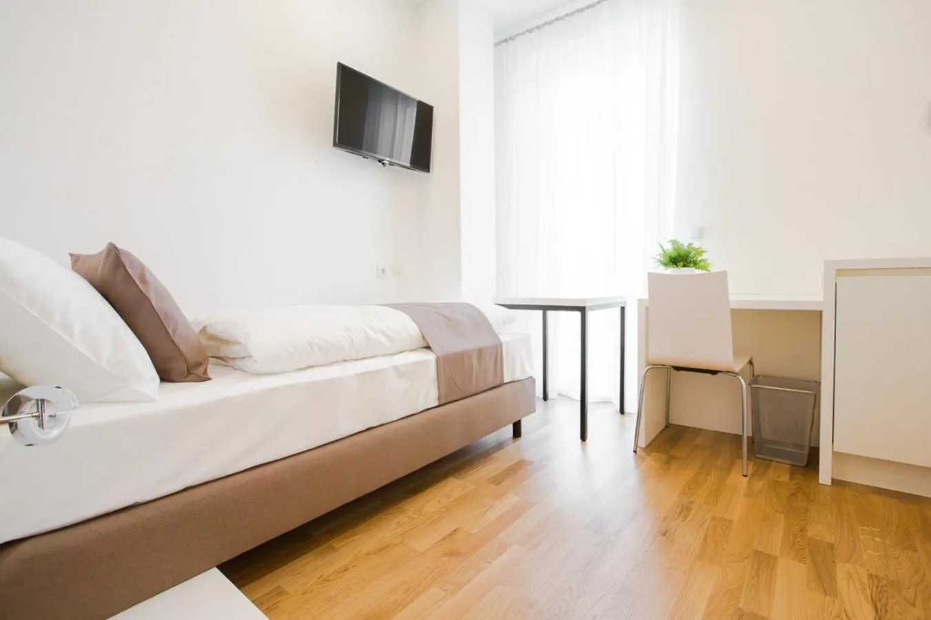 Bed in SHOME Hotel Graz I Self-Check-In I Free Parking