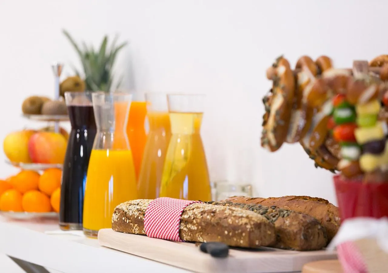 Food and drinks in SHOME Hotel Graz I Self-Check-In I Free Parking