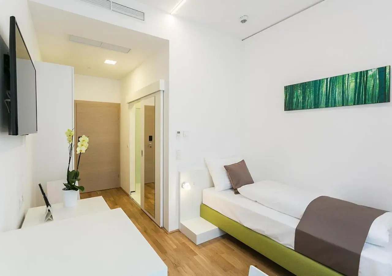 Standard Single Room in SHOME Hotel Graz I Self-Check-In I Free Parking Standard Single Room in SHOME Hotel Graz I Self-Check-In I Free Parking