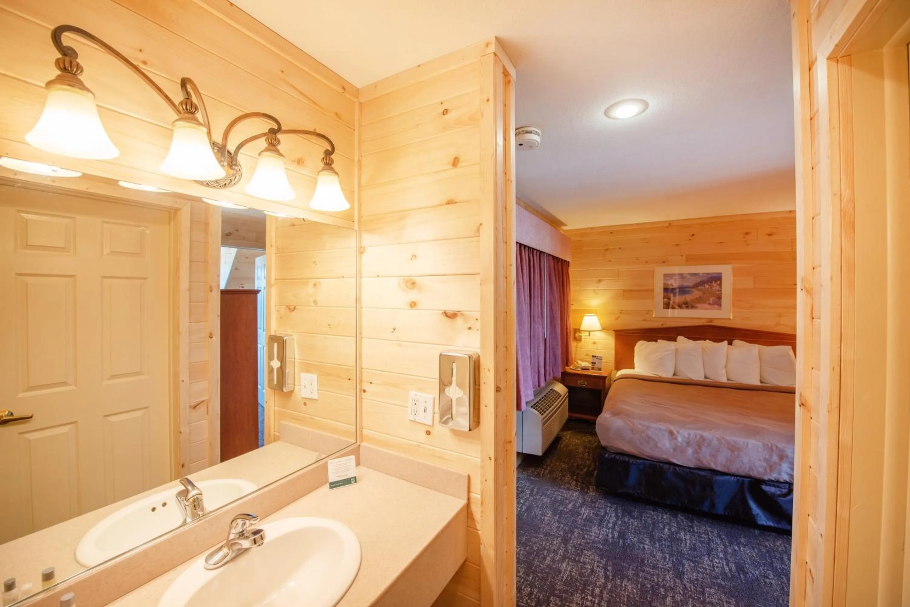 Bed in Quality Inn & Suites Mackinaw City Beachfront