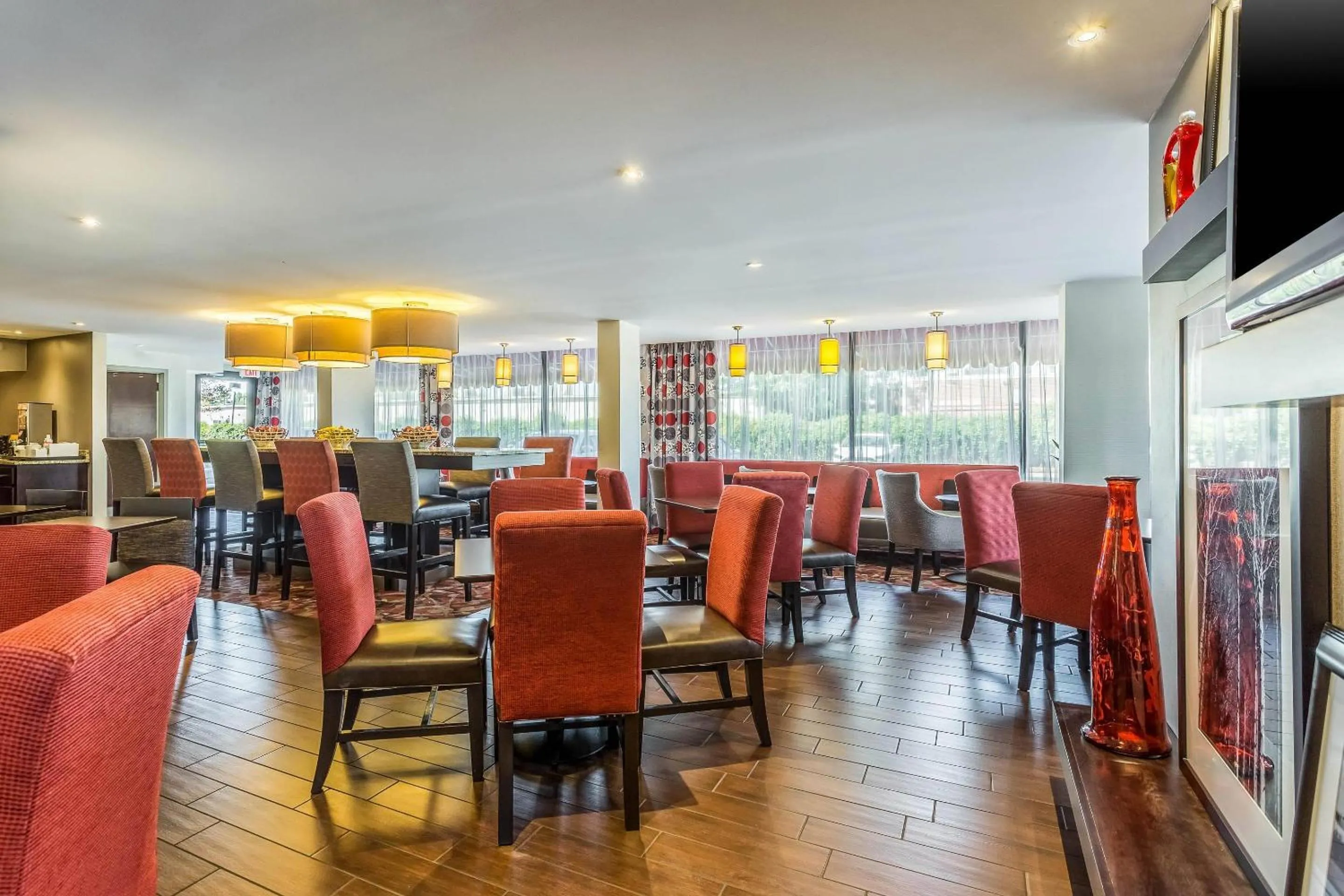 Breakfast in Clarion Pointe Huntsville Research Park