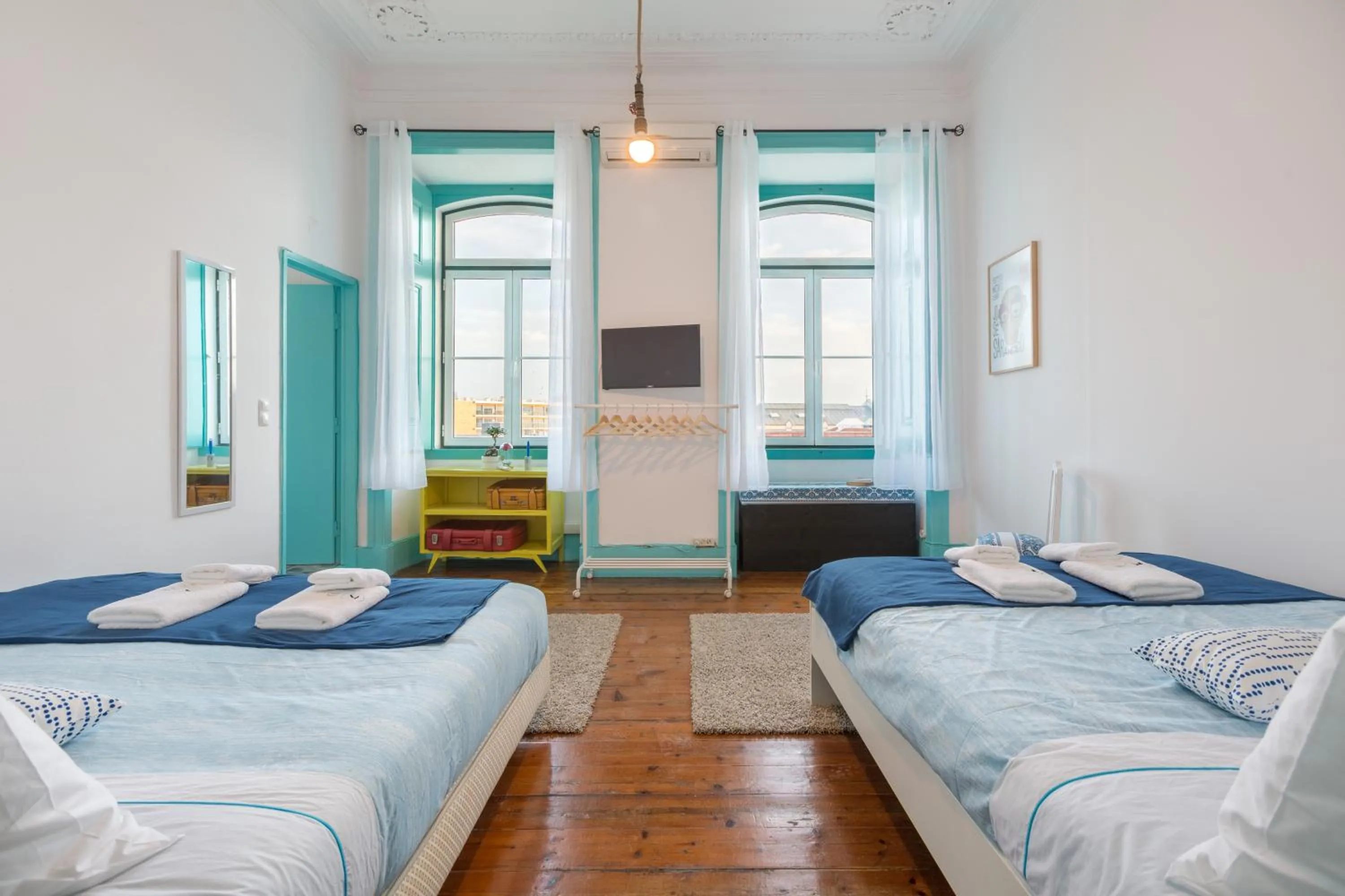 Photo of the whole room, Bed in C&O Guest House Lisbon