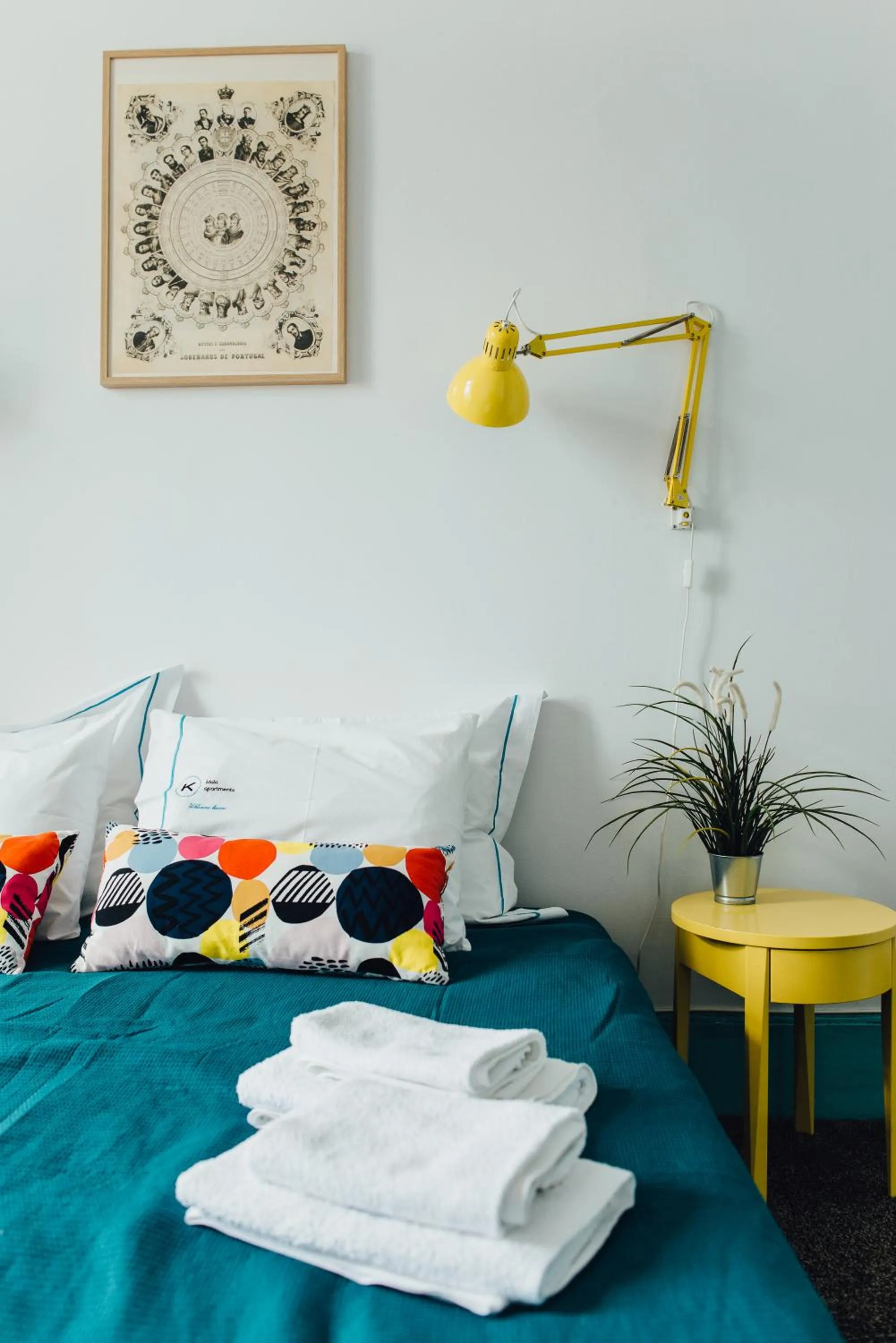 Photo of the whole room, Bed in C&O Guest House Lisbon