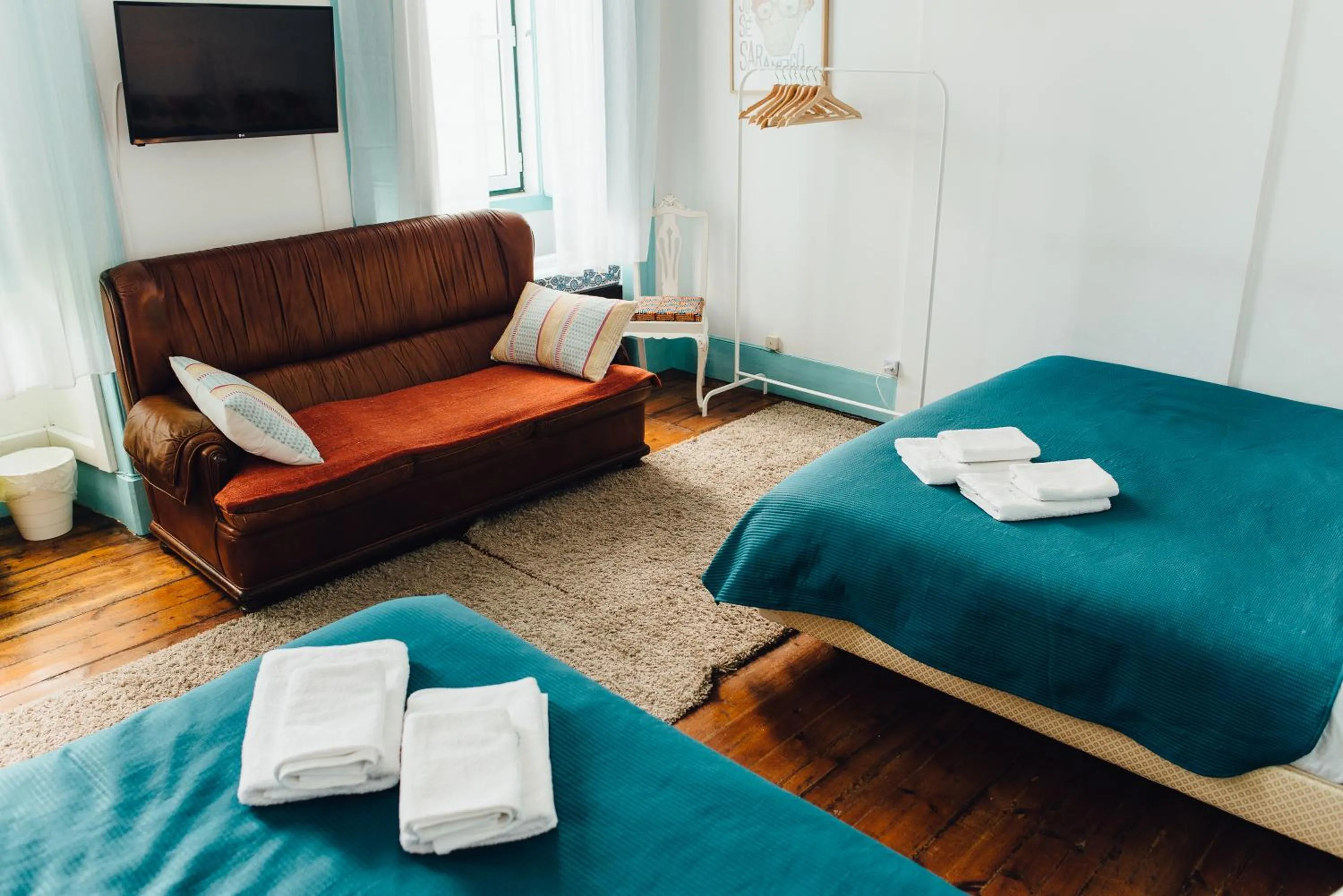 Photo of the whole room, Bed in C&O Guest House Lisbon