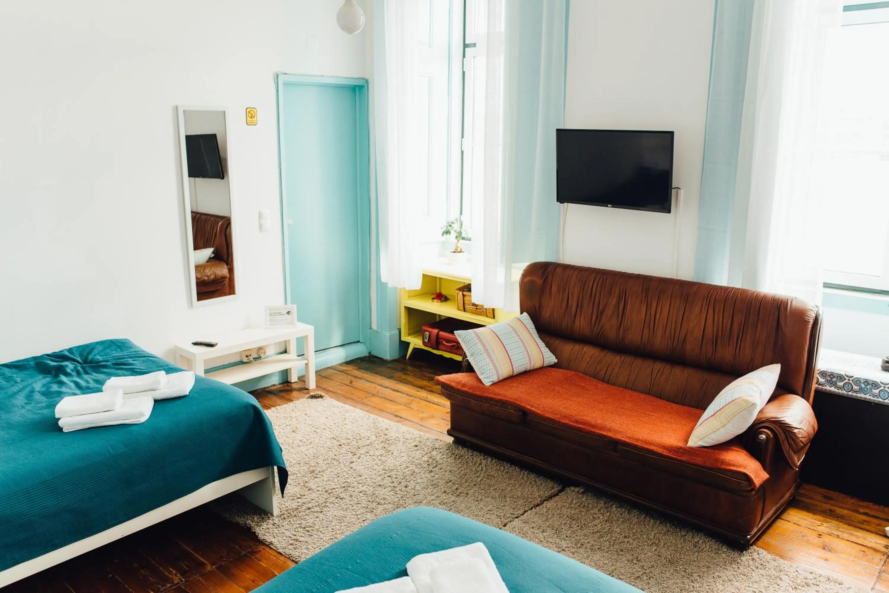 Photo of the whole room, Bed in C&O Guest House Lisbon