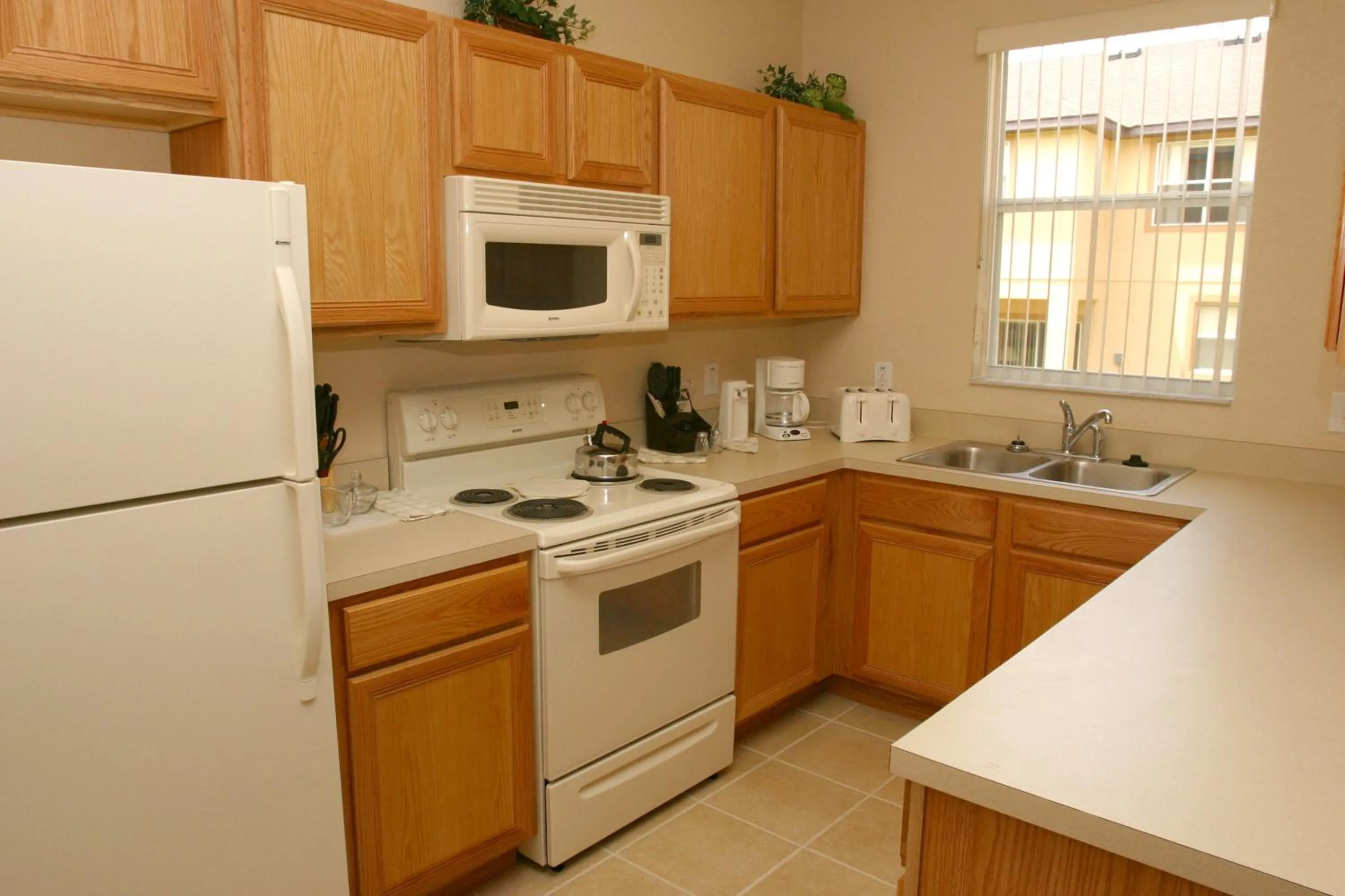 kitchen, Kitchen/Kitchenette in Regal Palms Resort & Spa