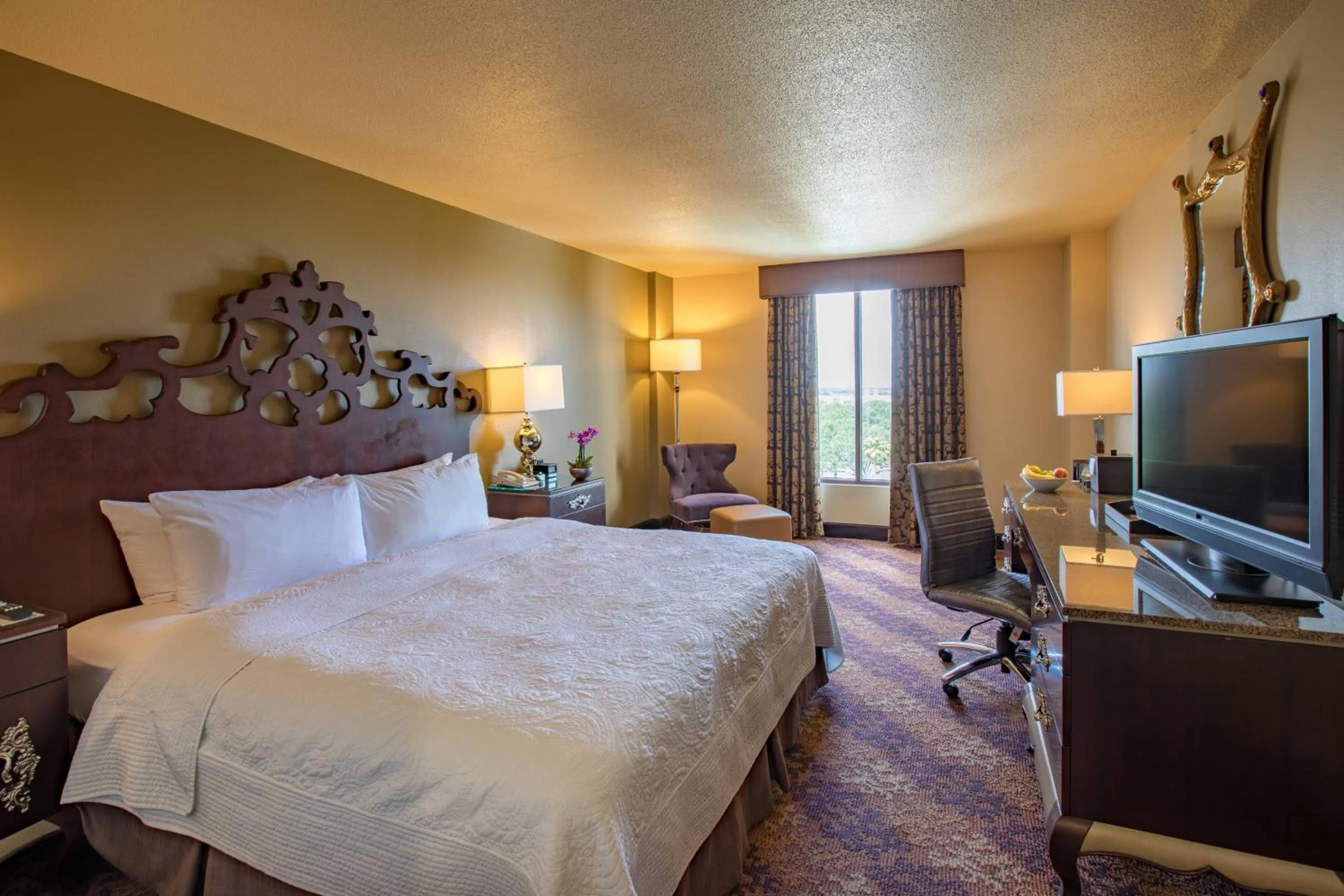 Photo of the whole room, Bed in Castle Hotel, Autograph Collection