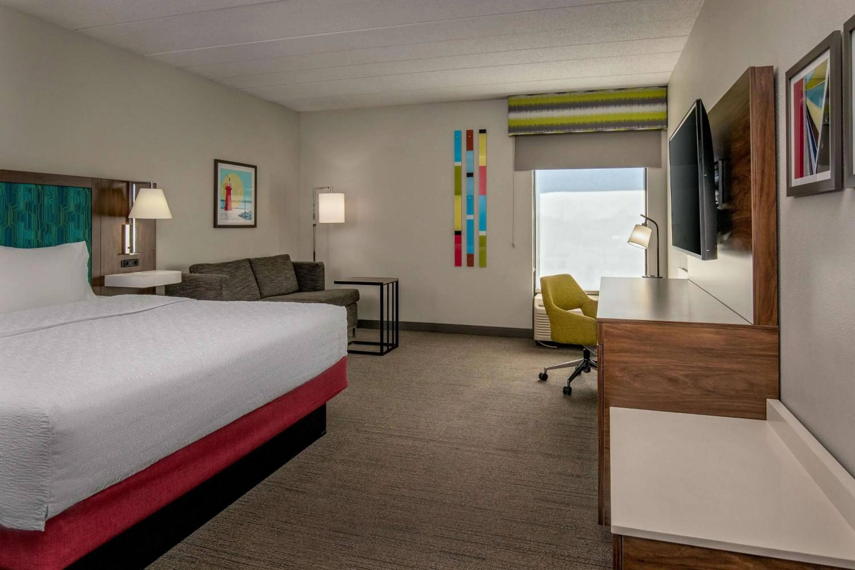 Living room, Bed in Hampton Inn Rehoboth Beach