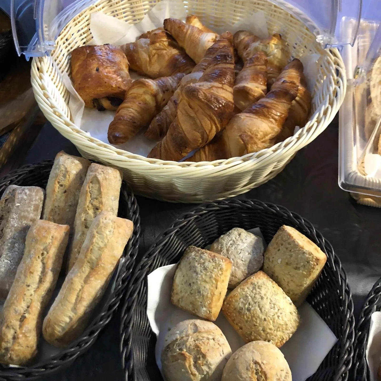 Breakfast in Park Hotel Airport