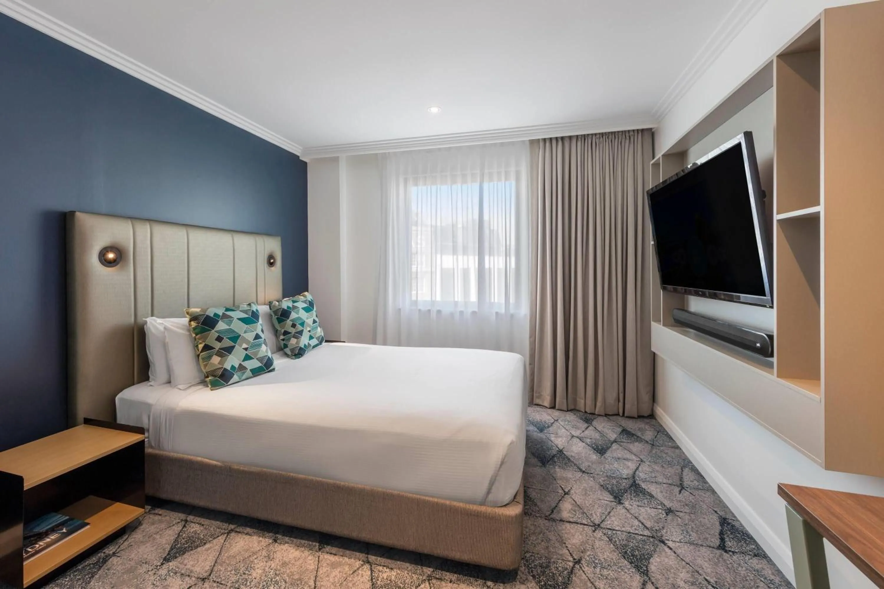 Photo of the whole room, Bed in Club Wyndham Sydney, Trademark Collection by Wyndham