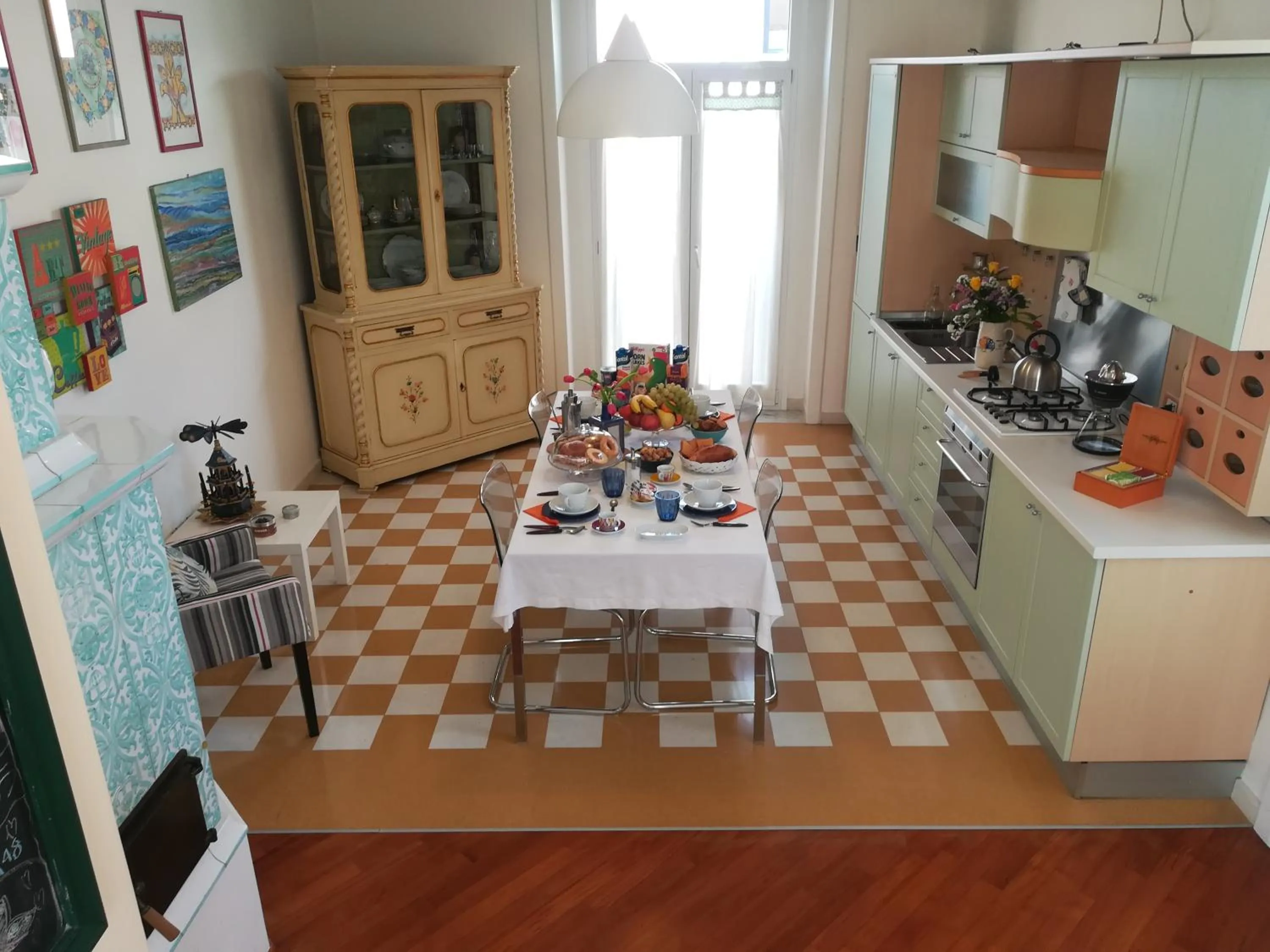 Communal kitchen in La magnolia B&B