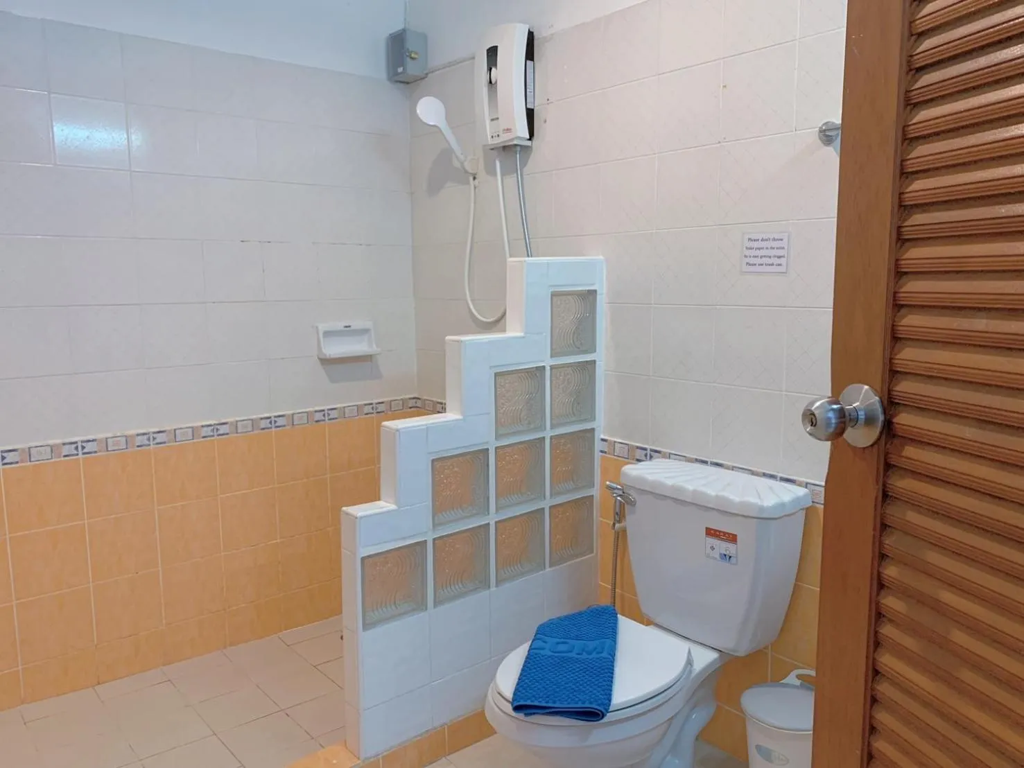 Toilet in Sunshine Guest House