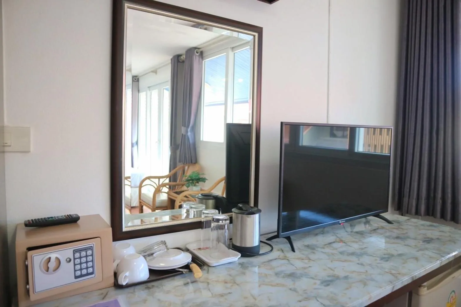 TV and multimedia in Sunshine Guest House