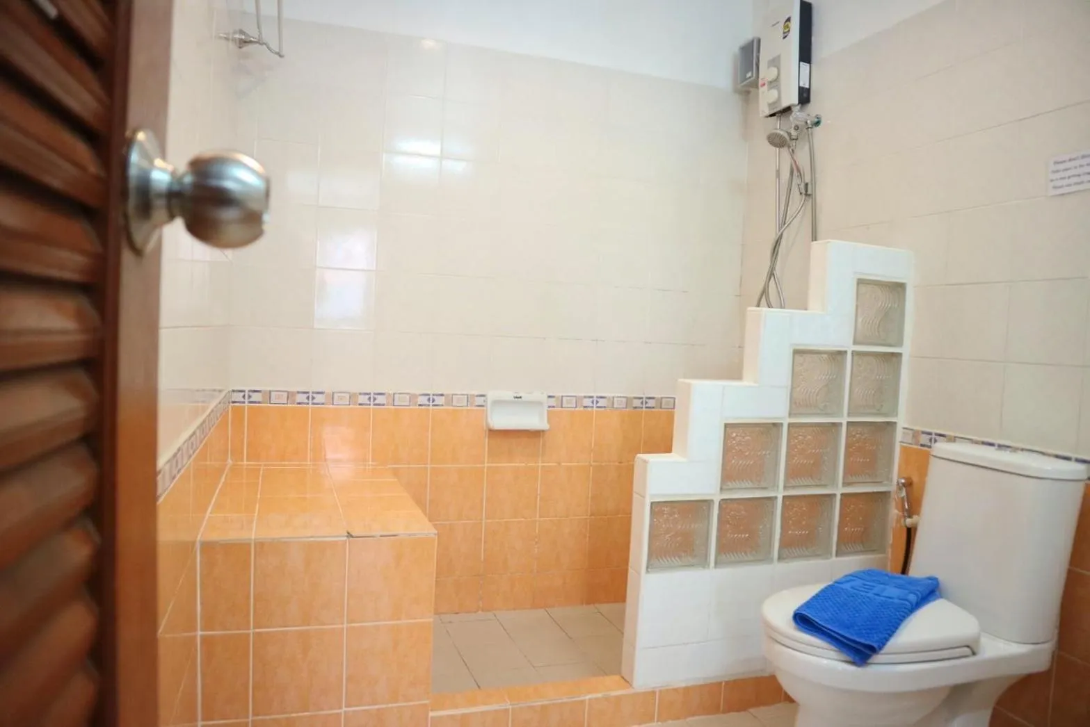 Shower in Sunshine Guest House