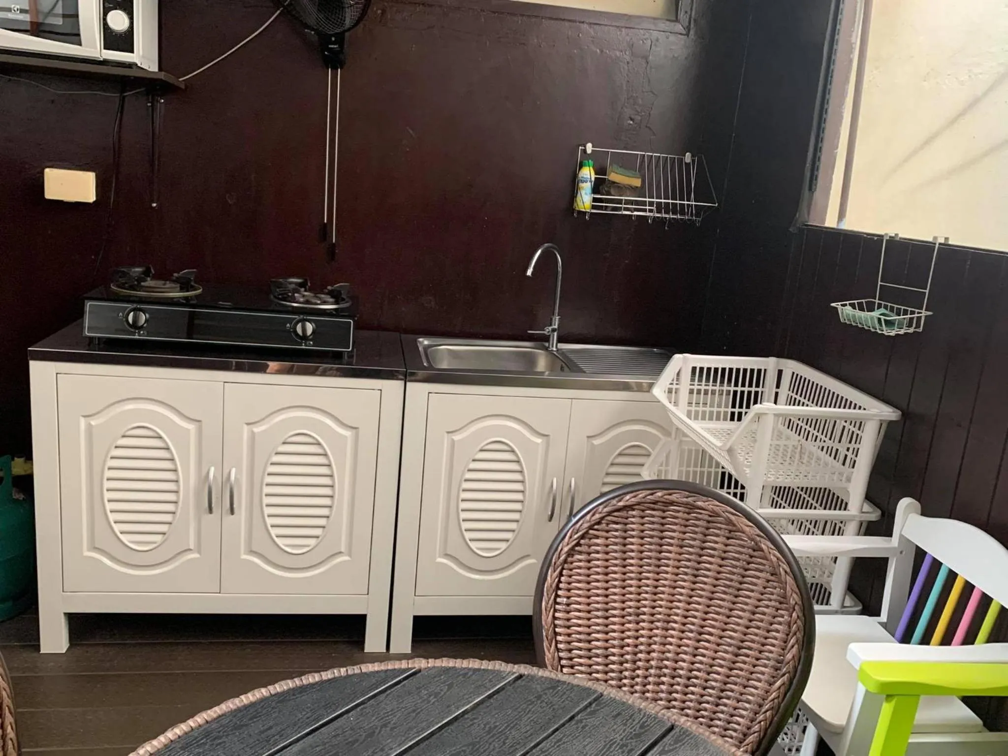 Kitchen or kitchenette in Sunshine Guest House