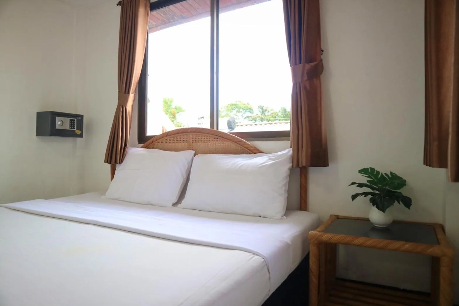 Bed in Sunshine Guest House