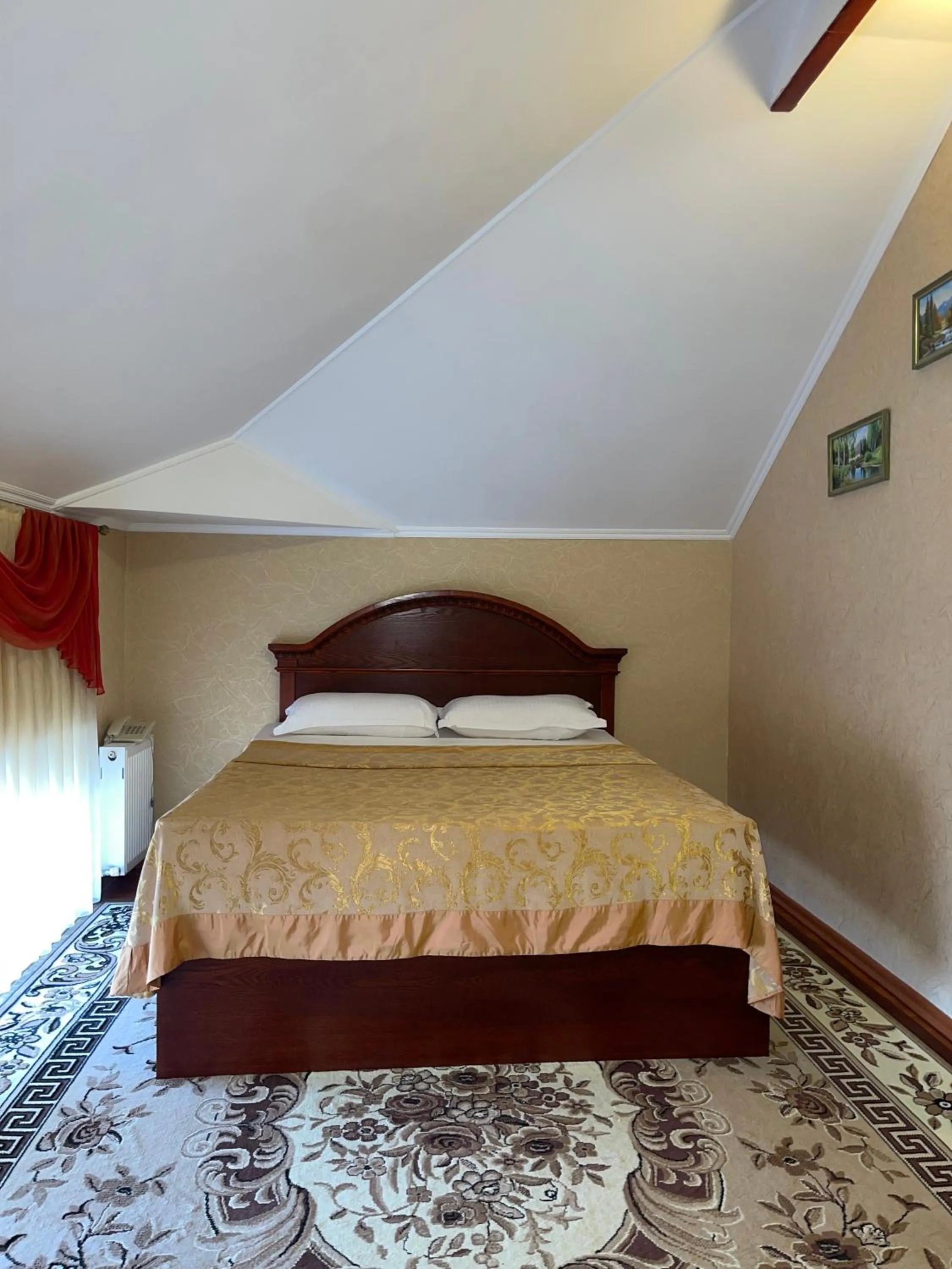 Bed in Vila Muntenia Hotel