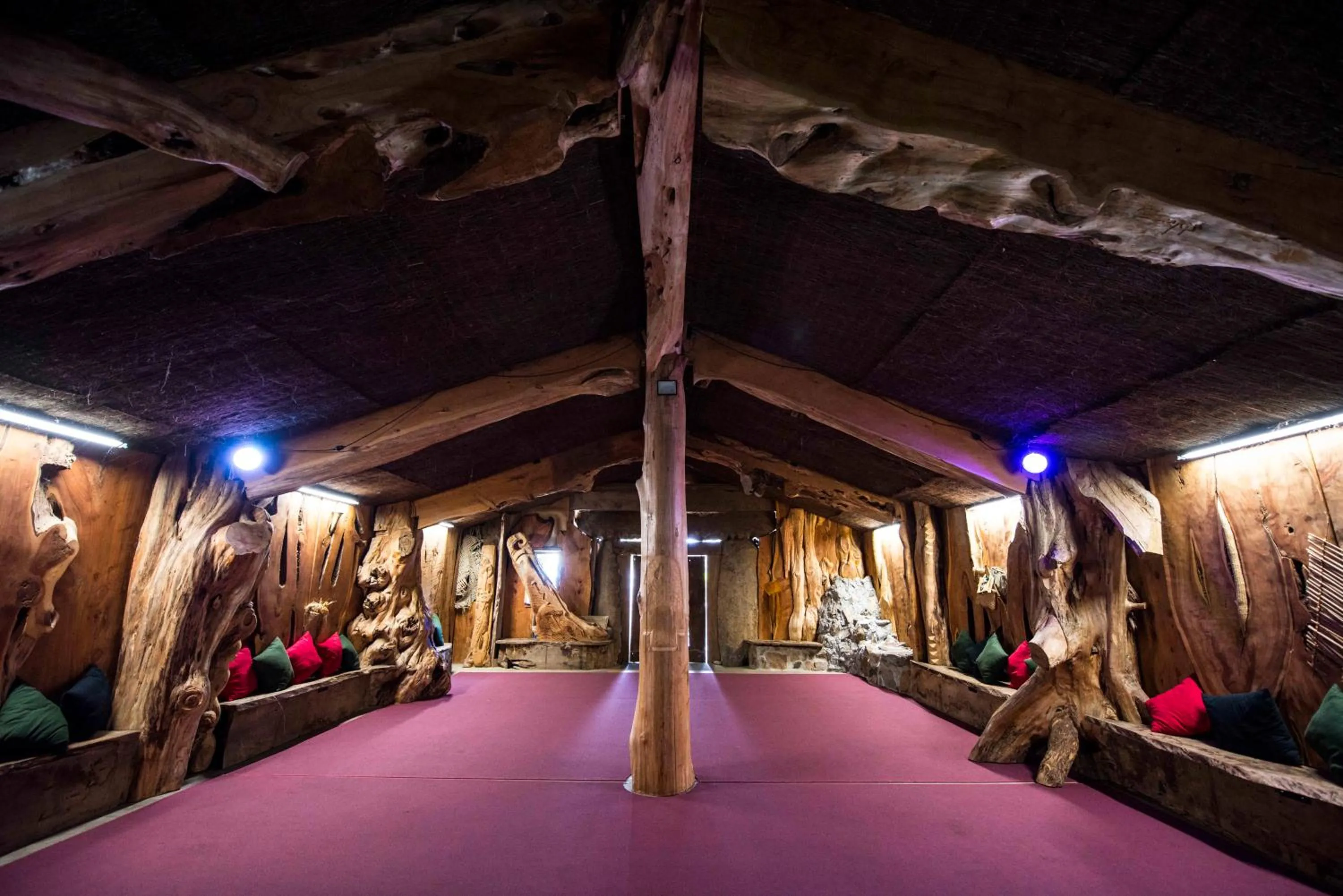 Property building in Beachcomber Lodge & Backpacker