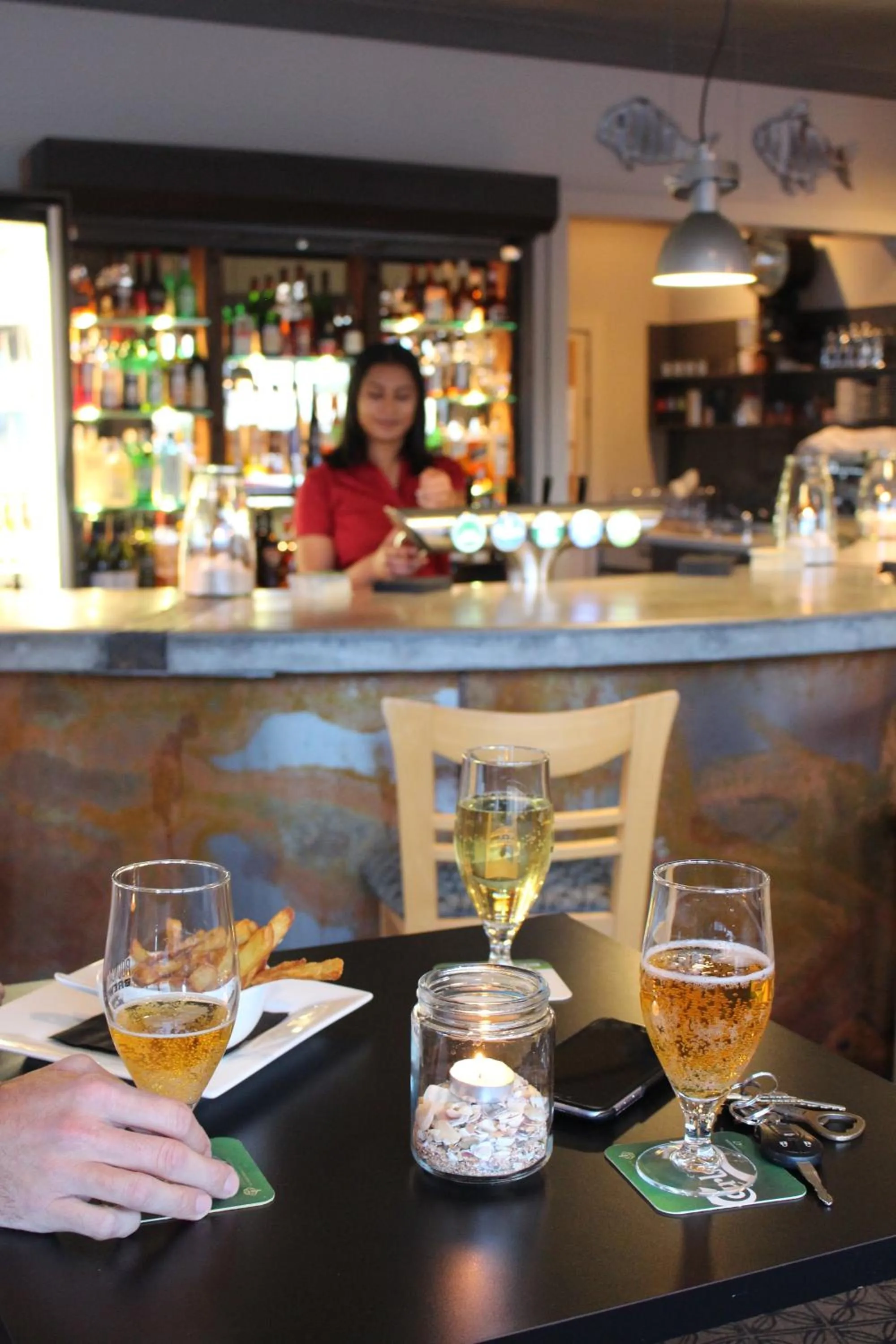 Lounge or bar in Beachcomber Lodge & Backpacker