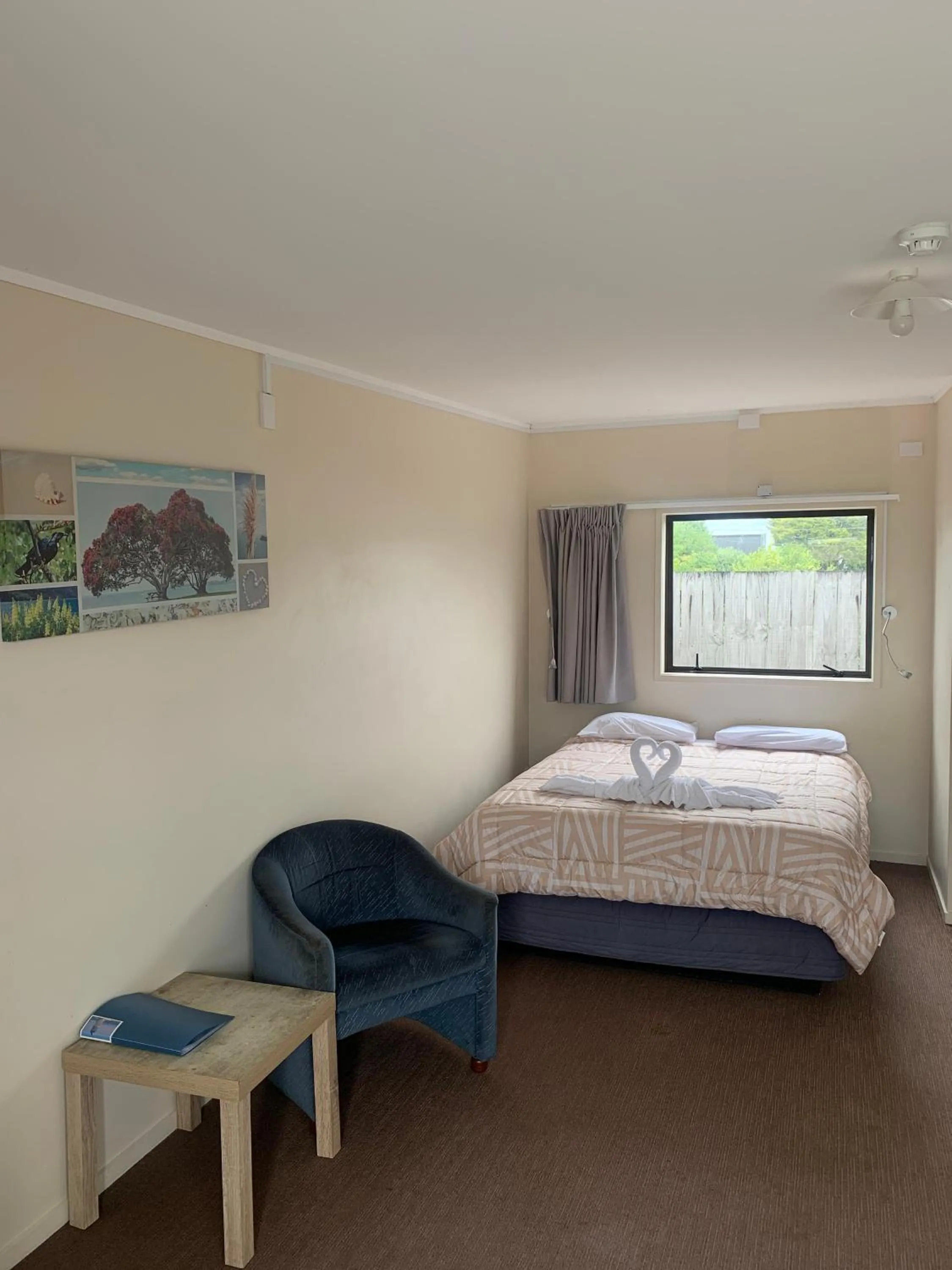 Bed in Beachcomber Lodge & Backpacker