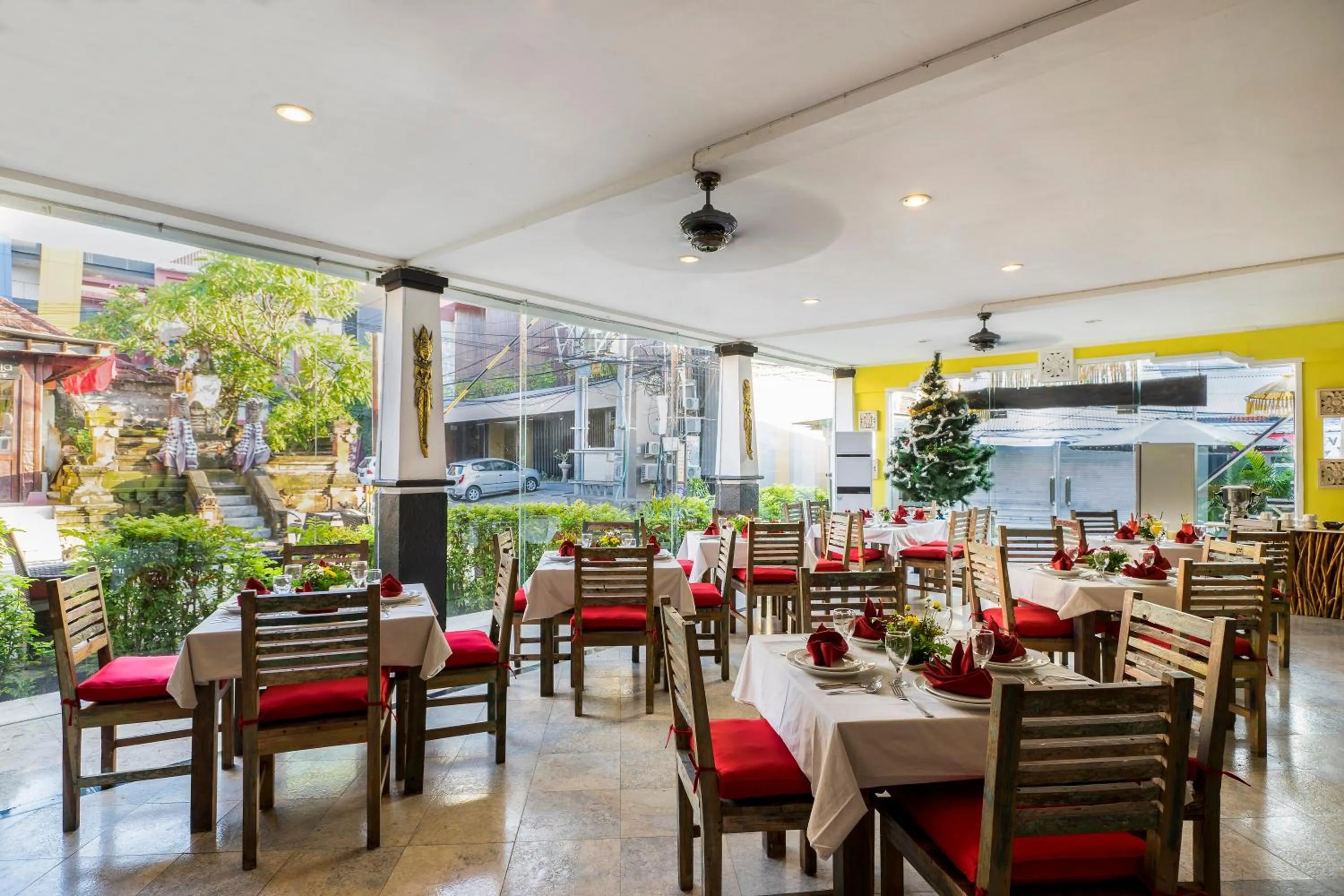 Restaurant/places to eat in Royal Hotel and Villa Bali