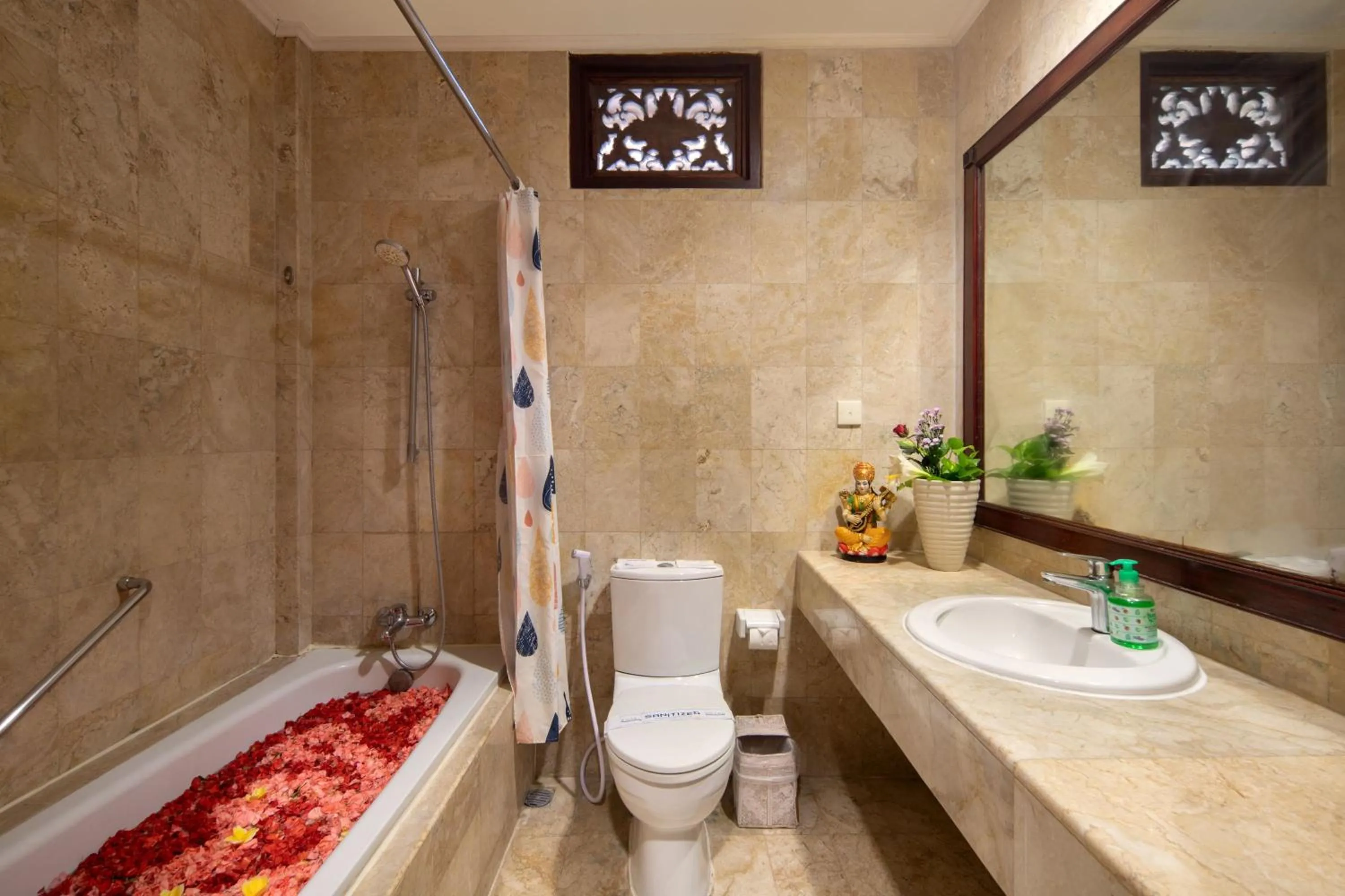 Bath in Royal Hotel and Villa Bali