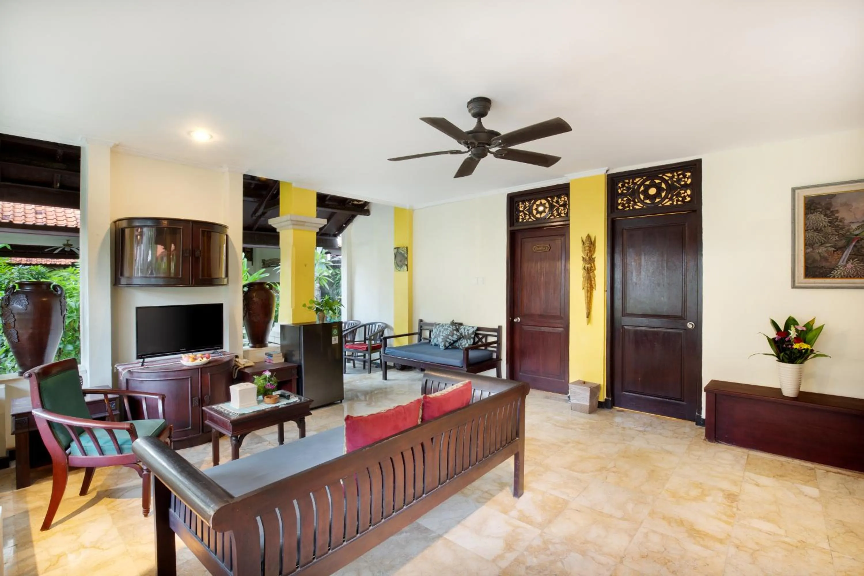 Living room in Royal Hotel and Villa Bali