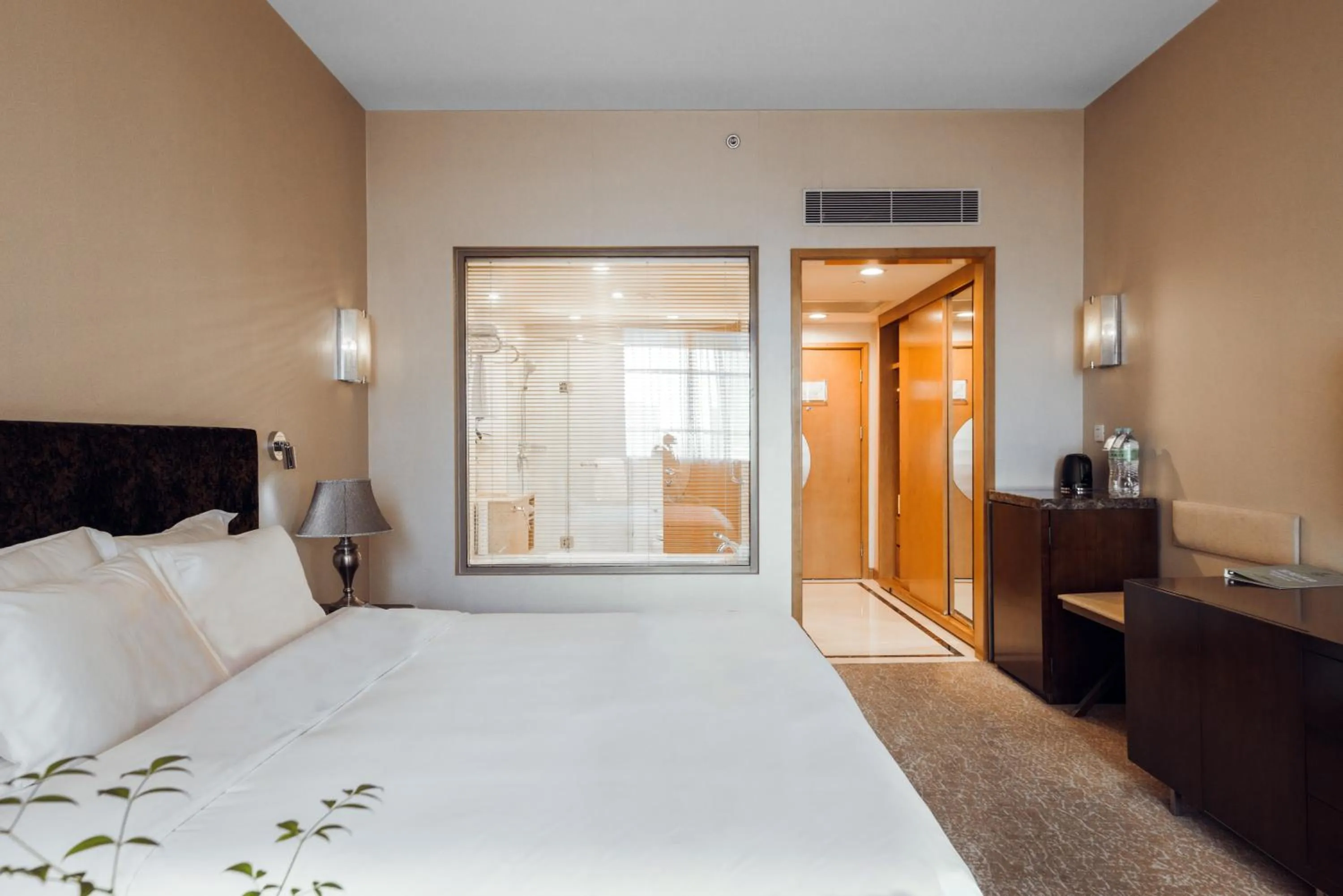 Bed in Holiday Inn Changzhou Wujin by IHG